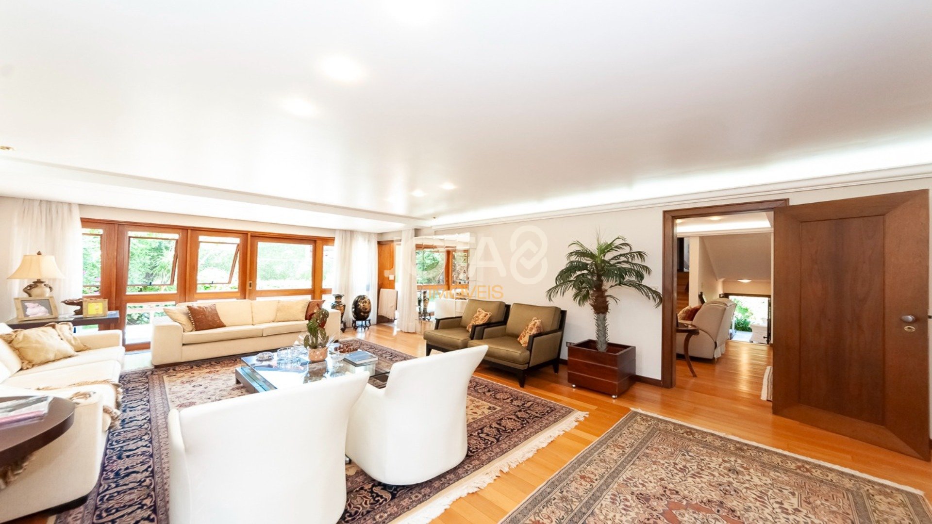 CASA DE PRESTÍGIO COM BELÍSSIMO JARDIM