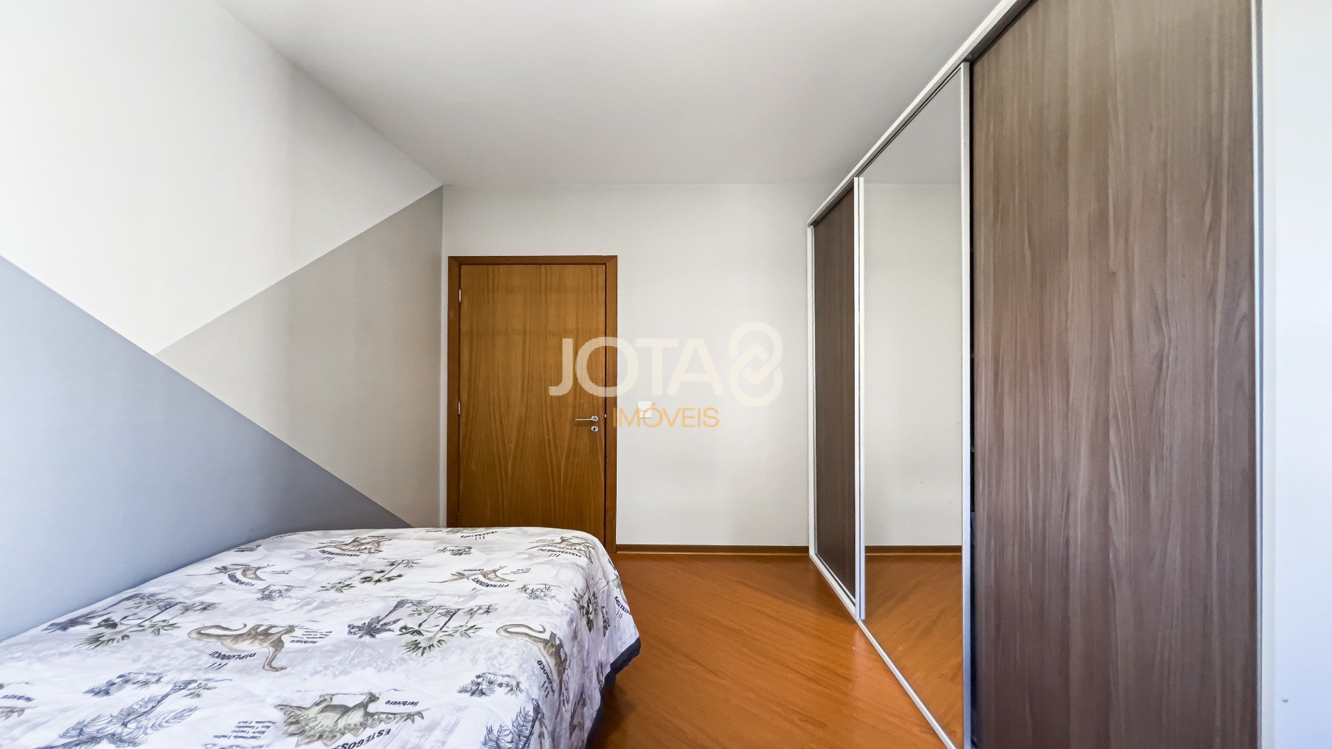 APARTAMENTO DE 4 QUARTOS REFORMADO NO ECOVILLE