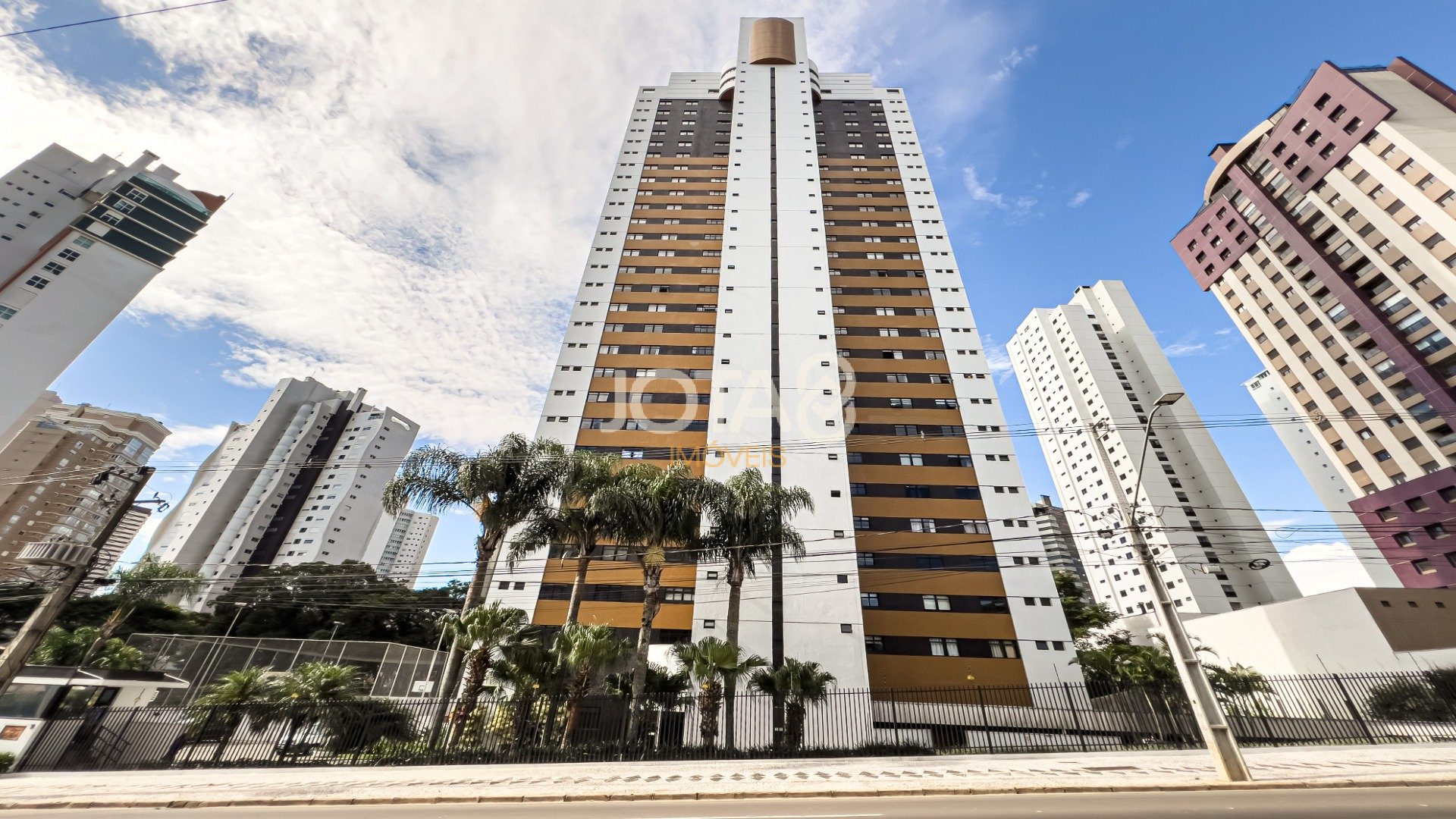 APARTAMENTO DE 4 QUARTOS REFORMADO NO ECOVILLE