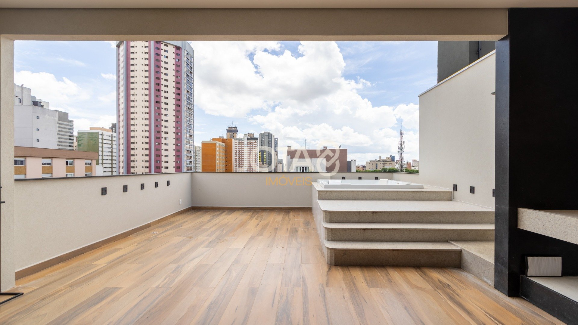 SINGULAR CHAMPAGNAT: ÚNICO NO PROJETO E NA LOCALIZAÇÃO