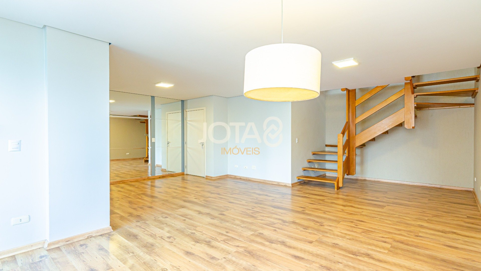 COBERTURA DUPLEX COM 2 QUARTOS NO ECOVILLE