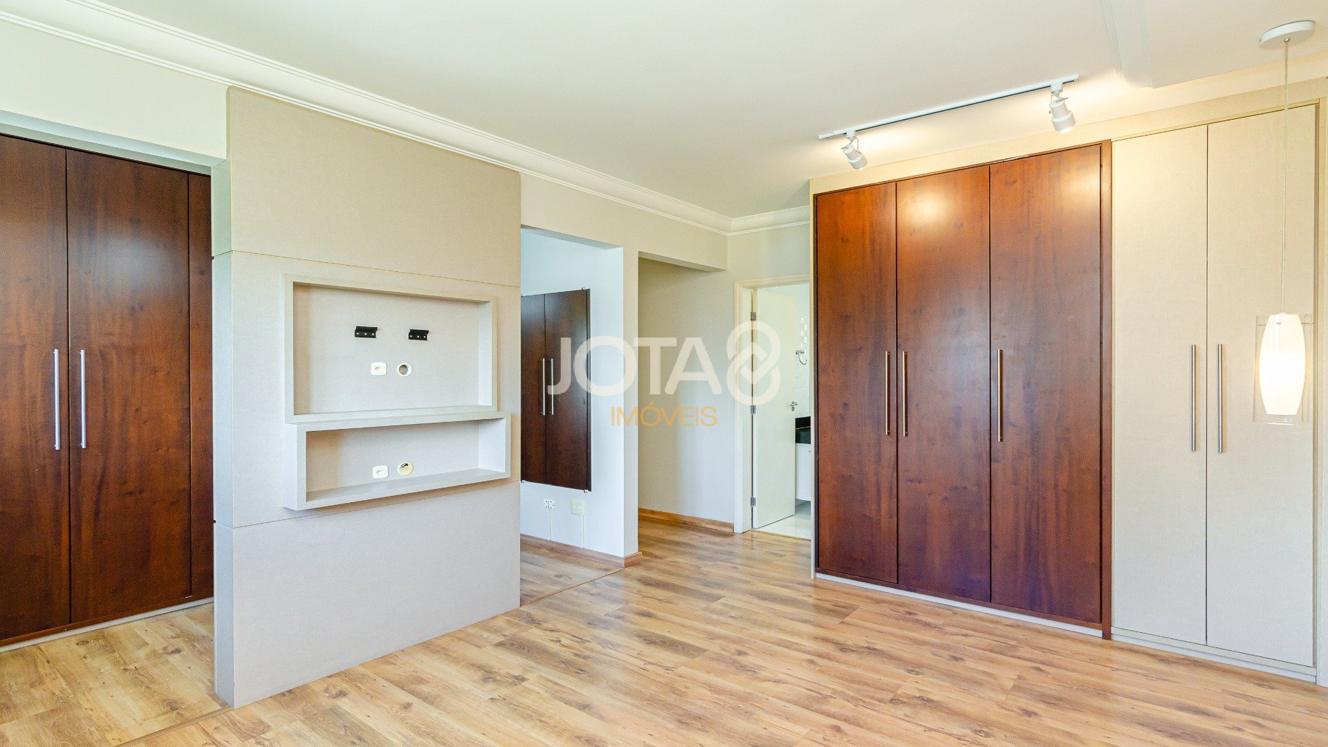 COBERTURA DUPLEX COM 2 QUARTOS NO ECOVILLE