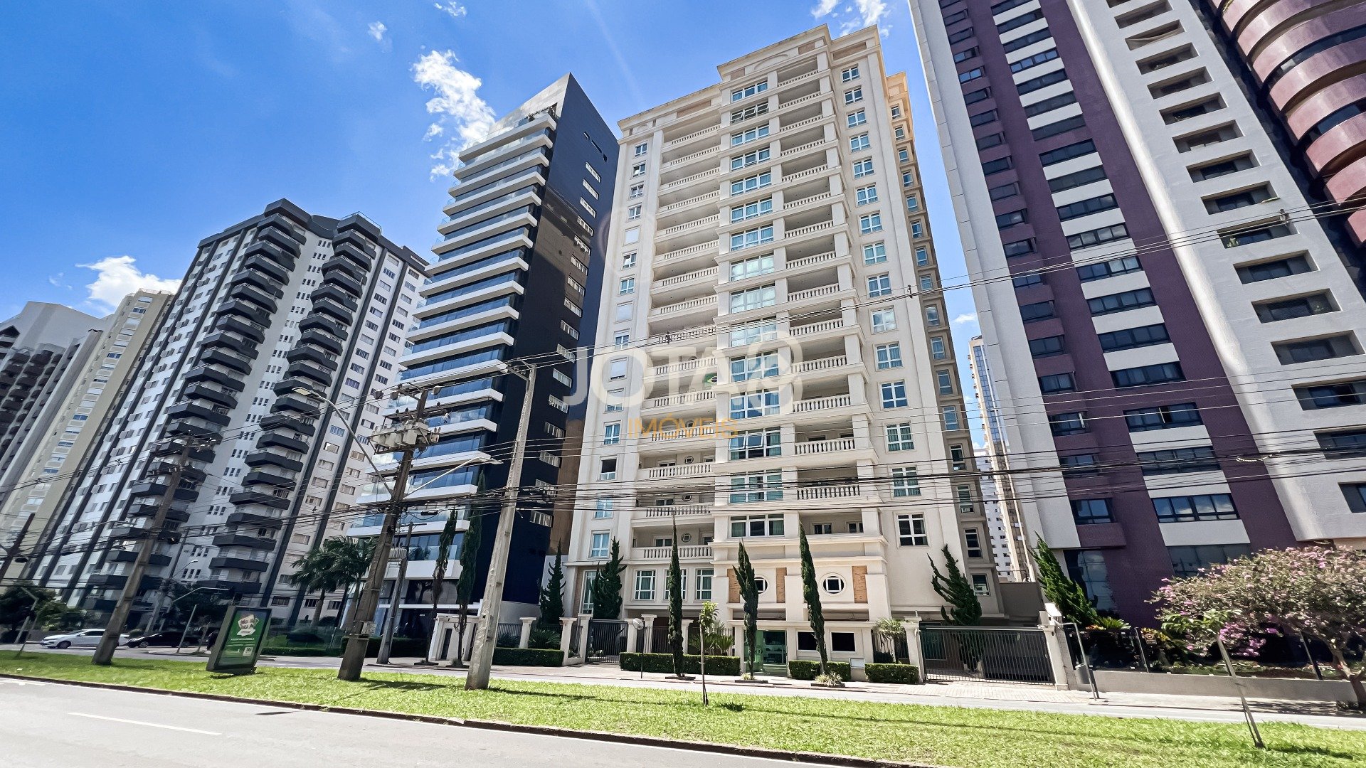 APARTAMENTO ÚNICO COM 4 SUÍTES NO BATEL