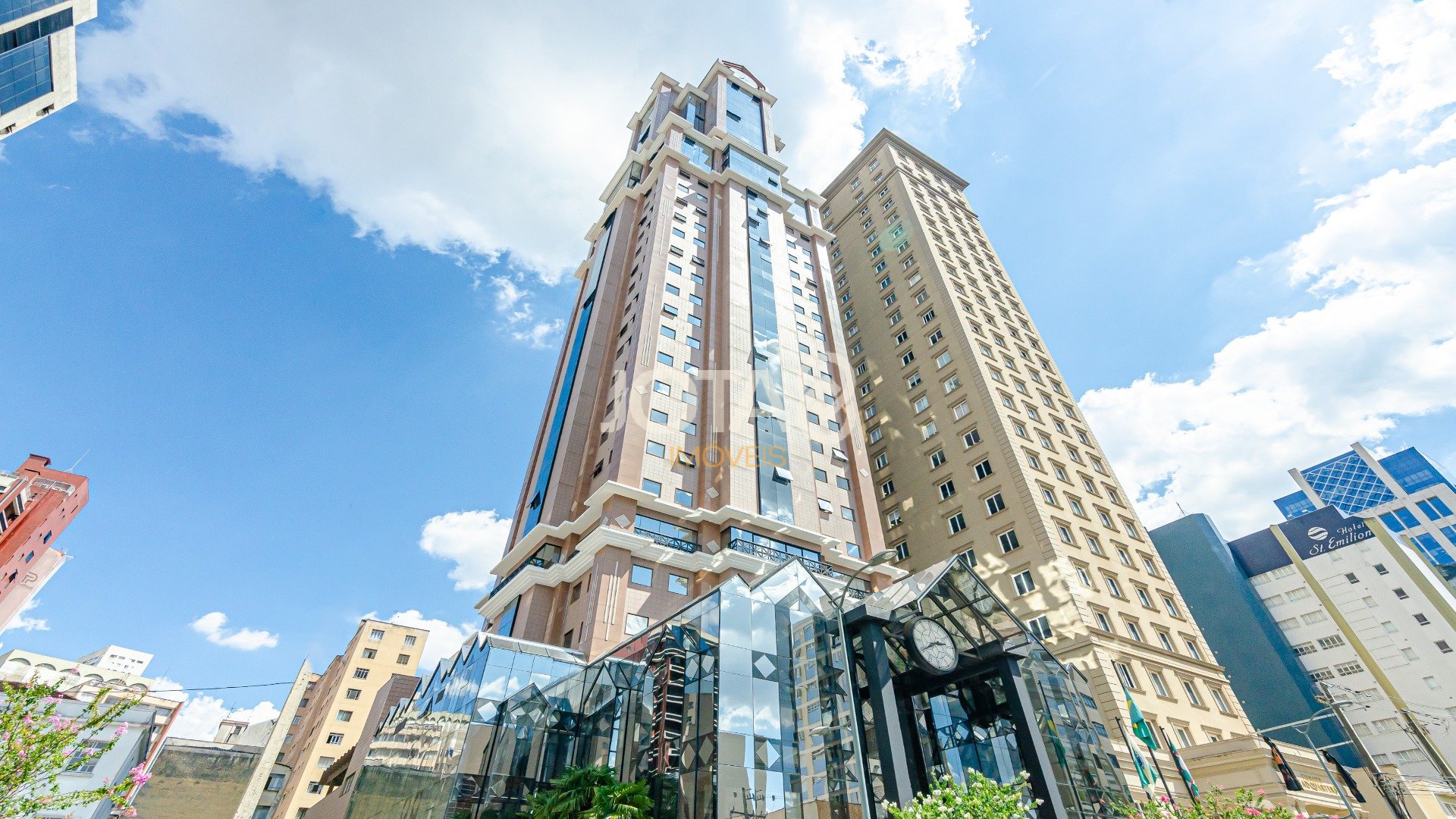 OPORTUNIDADE ÚNICA - SALA COMERCIAL EDIFICIO CURITIBA TRADE  CENTER