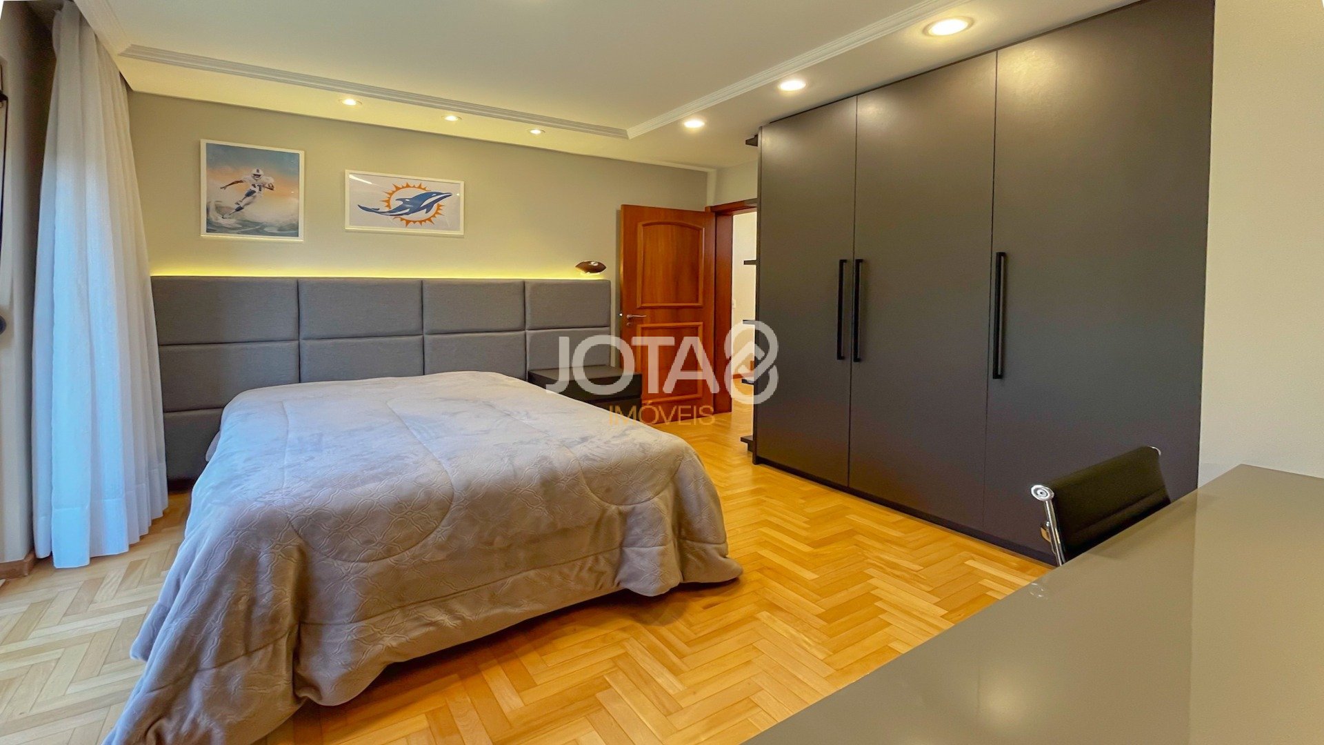 CASA EXCLUSIVA NO CONDOMÍNIO JARDIM COROADOS