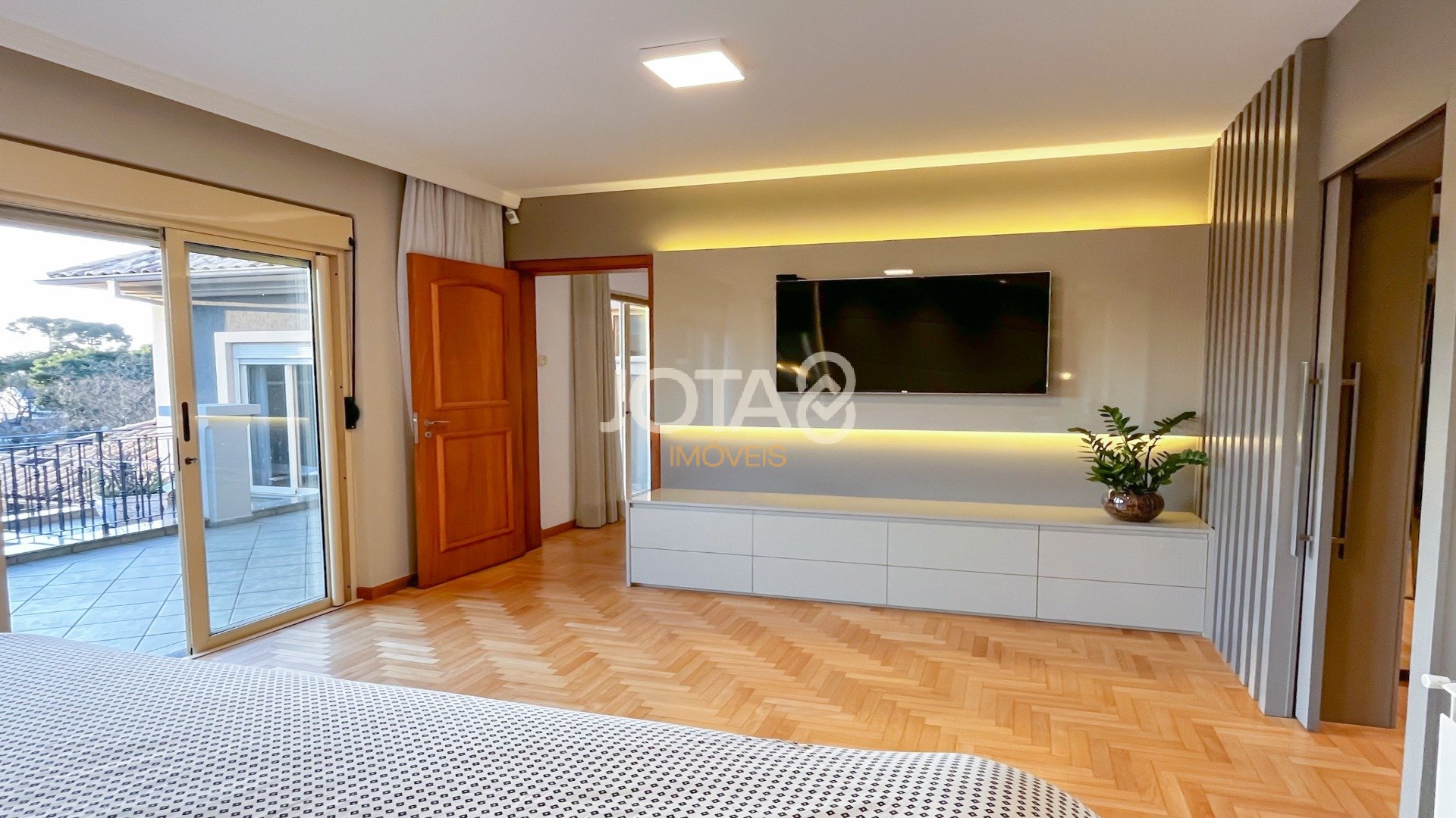 CASA EXCLUSIVA NO CONDOMÍNIO JARDIM COROADOS