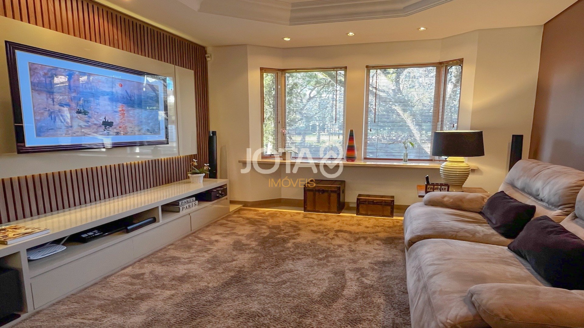 CASA EXCLUSIVA NO CONDOMÍNIO JARDIM COROADOS