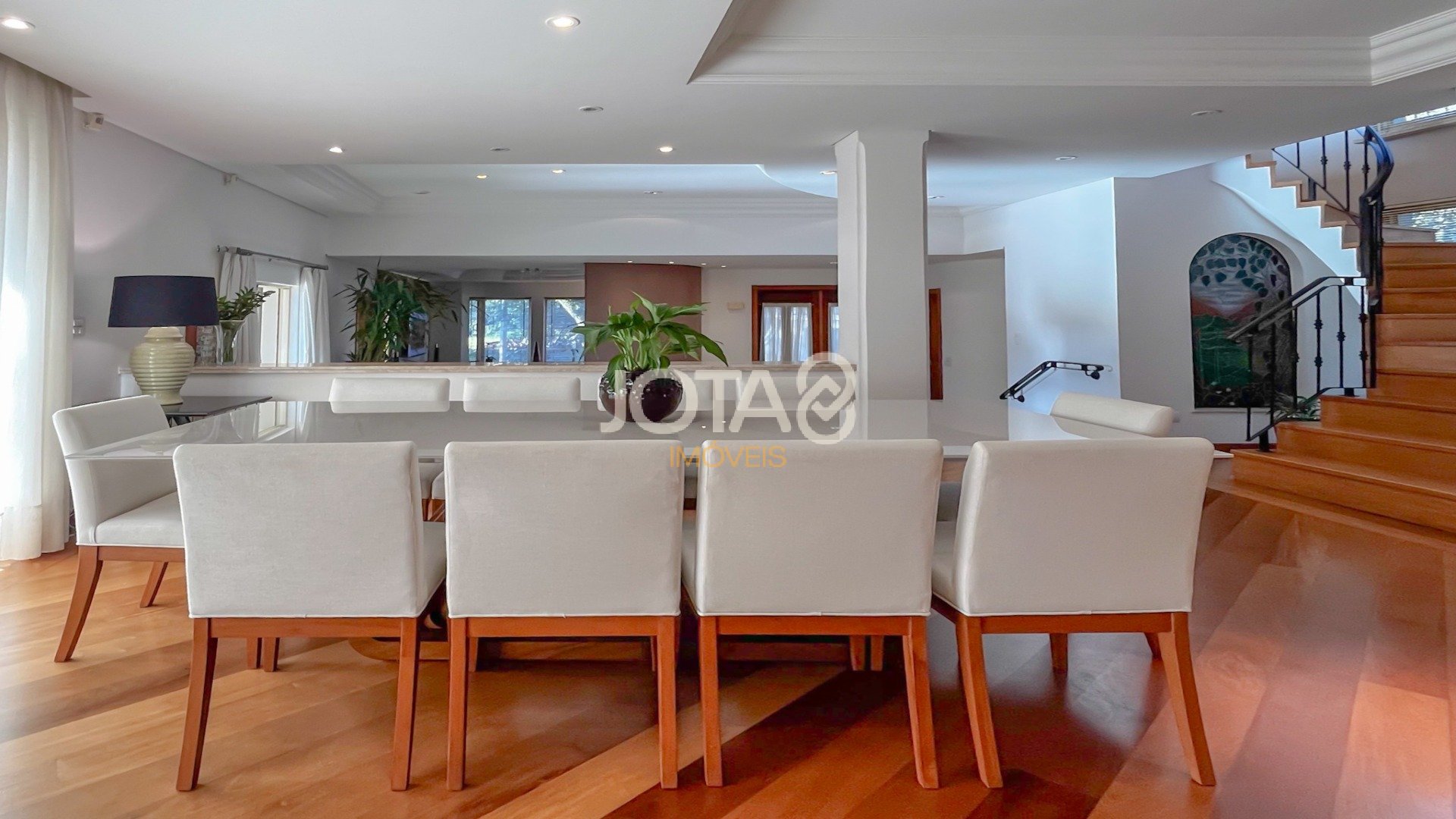 CASA EXCLUSIVA NO CONDOMÍNIO JARDIM COROADOS