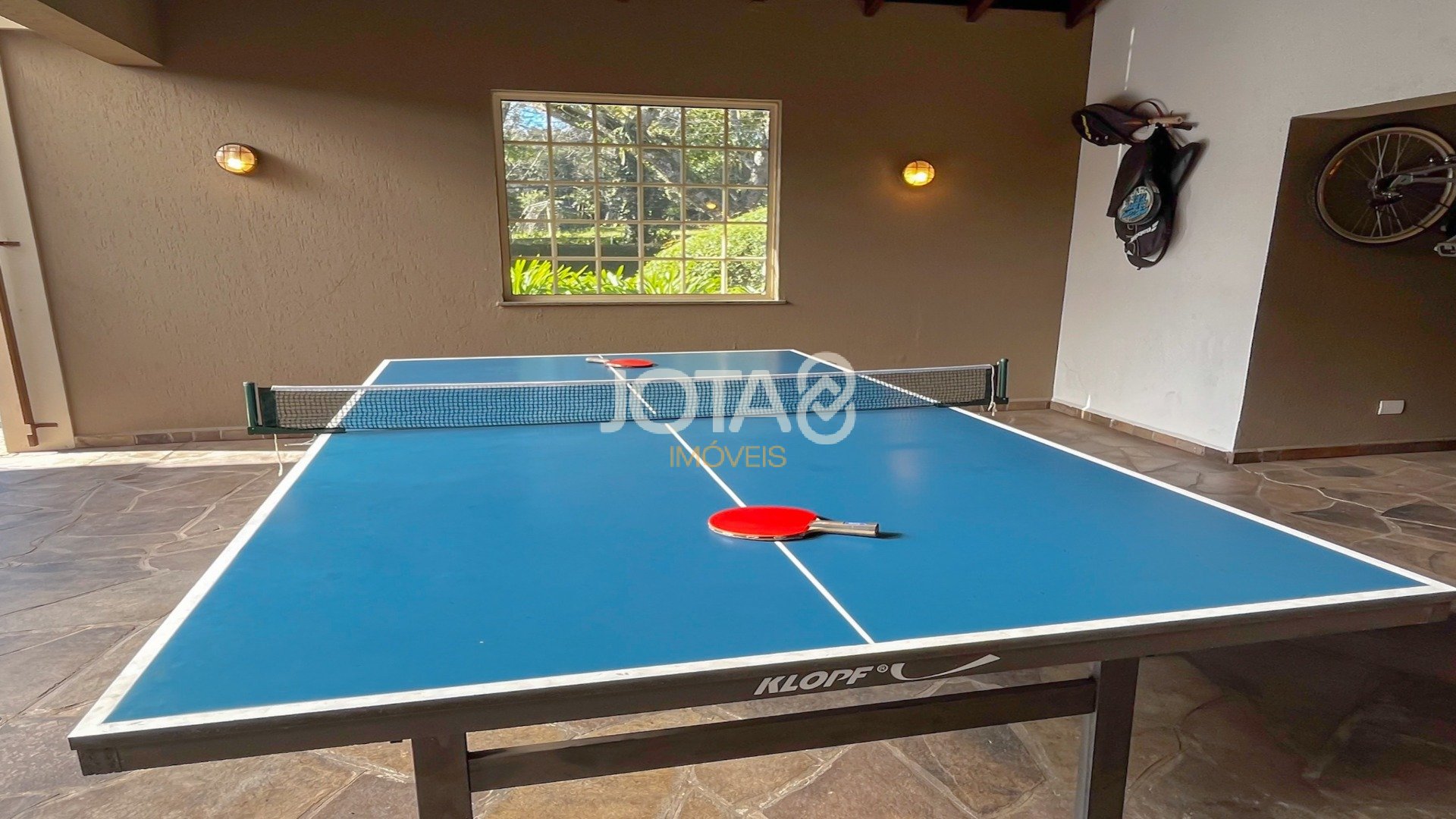 CASA EXCLUSIVA NO CONDOMÍNIO JARDIM COROADOS