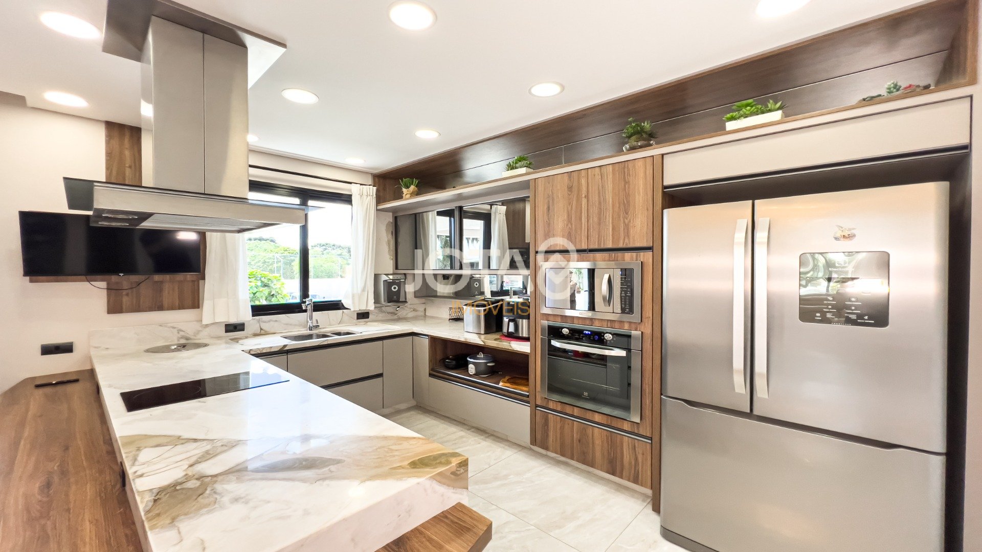 CASA ESPETACULAR COM 2.892M² DE TERRENO!
