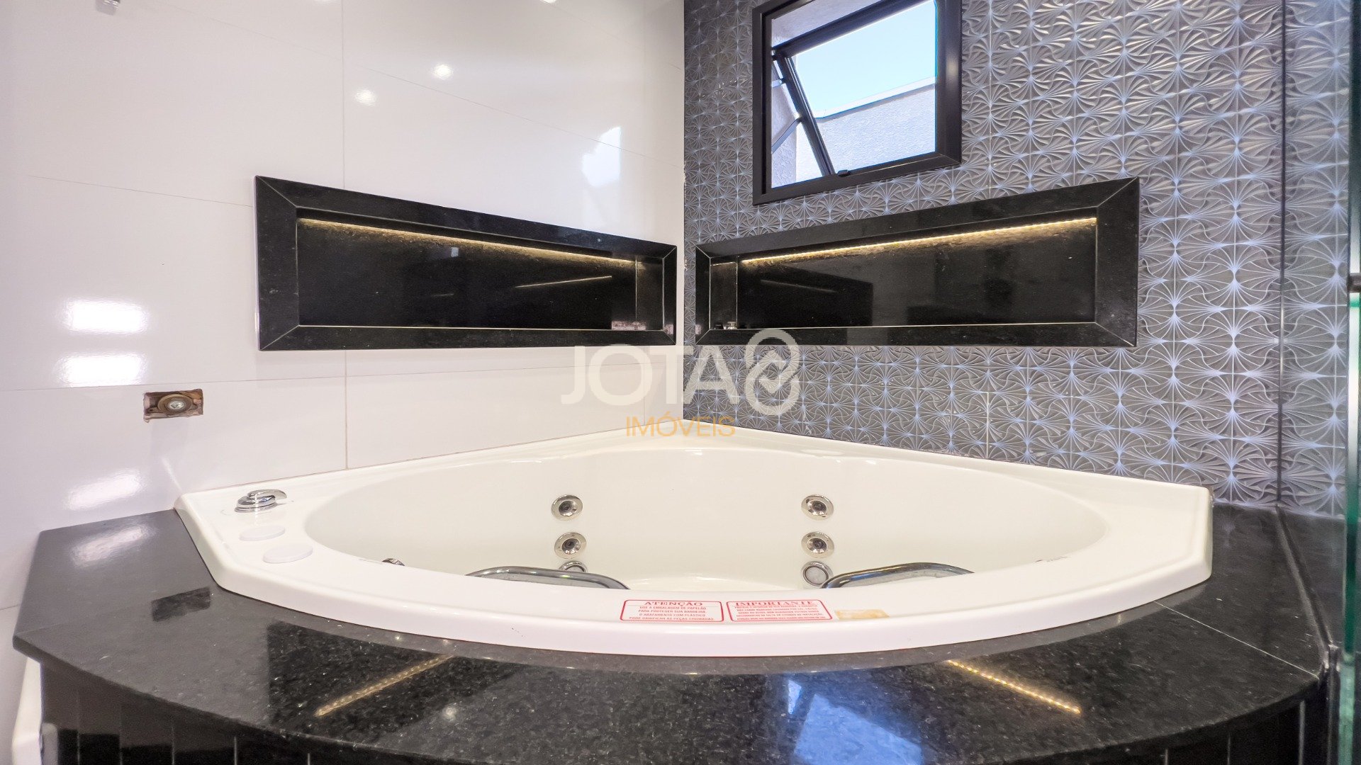 CASA ESPETACULAR COM 2.892M² DE TERRENO!