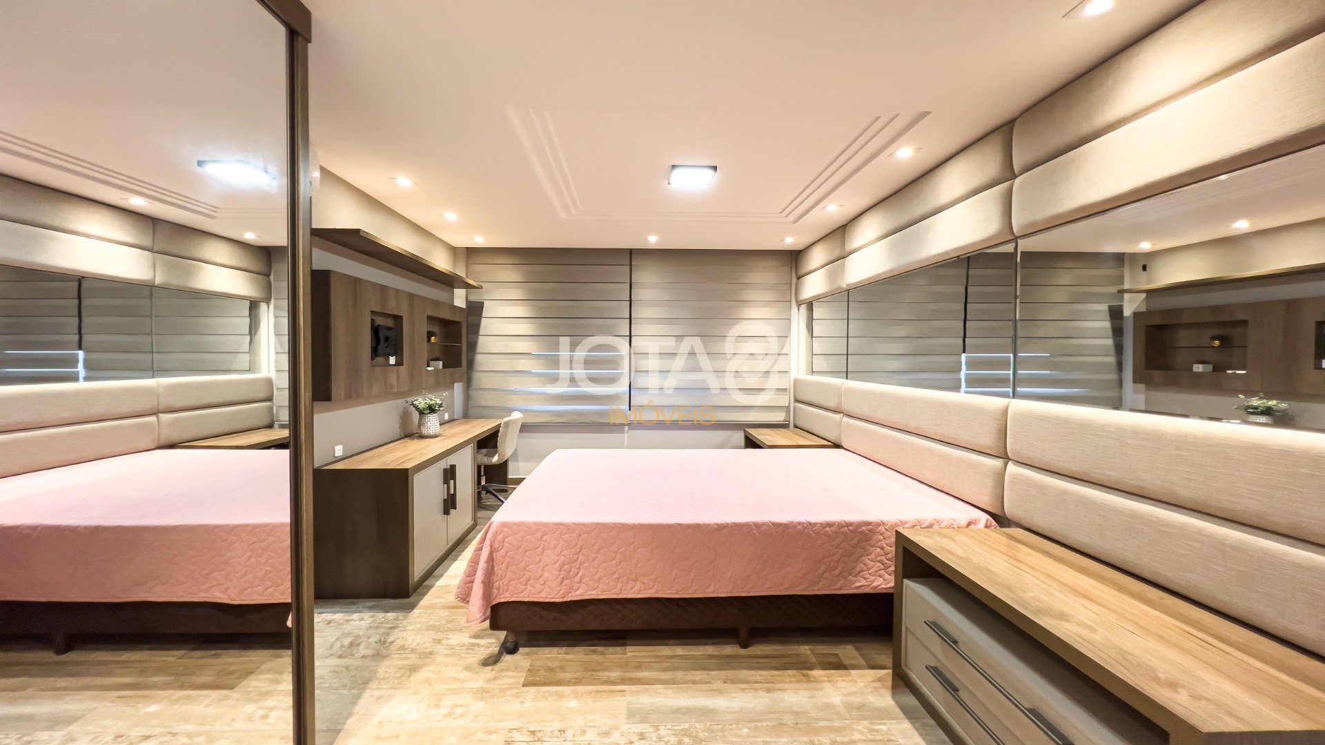 CASA ESPETACULAR COM 2.892M² DE TERRENO!