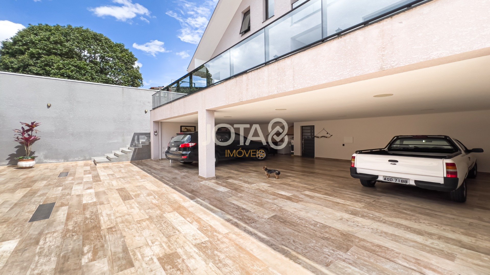CASA ESPETACULAR COM 2.892M² DE TERRENO!