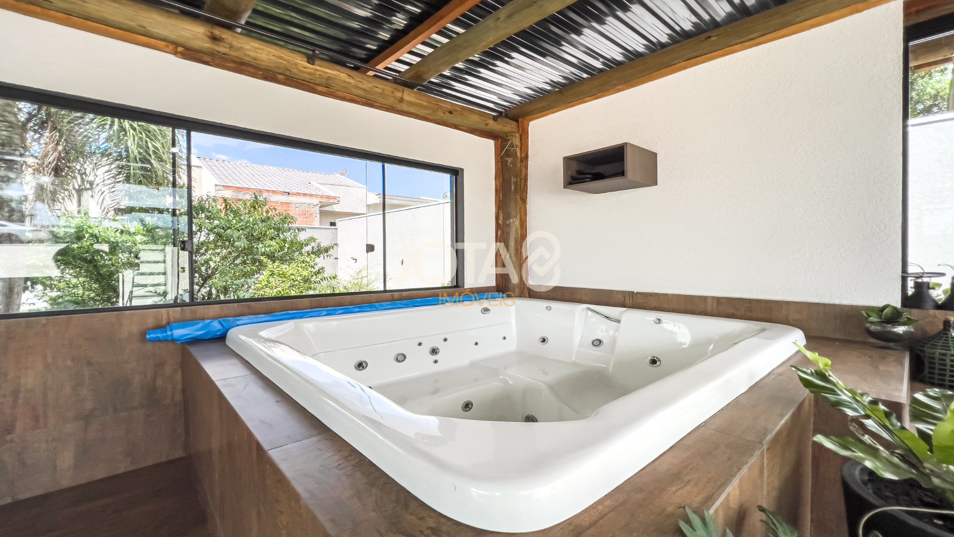 CASA ESPETACULAR COM 2.892M² DE TERRENO!