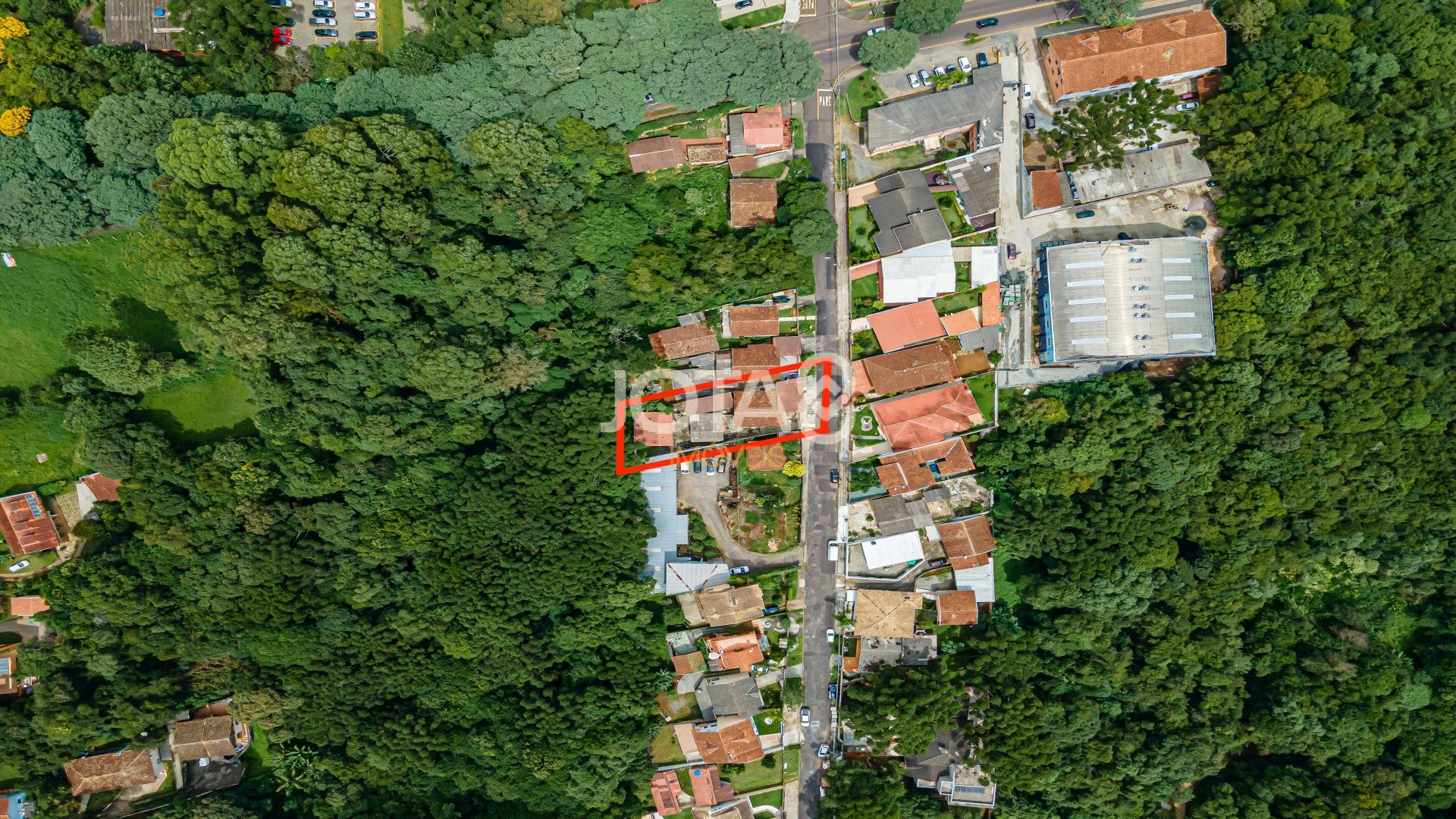 TERRENO COM EXCELENTE LOCALIZAÇÃO EM SANTA FELICIDADE