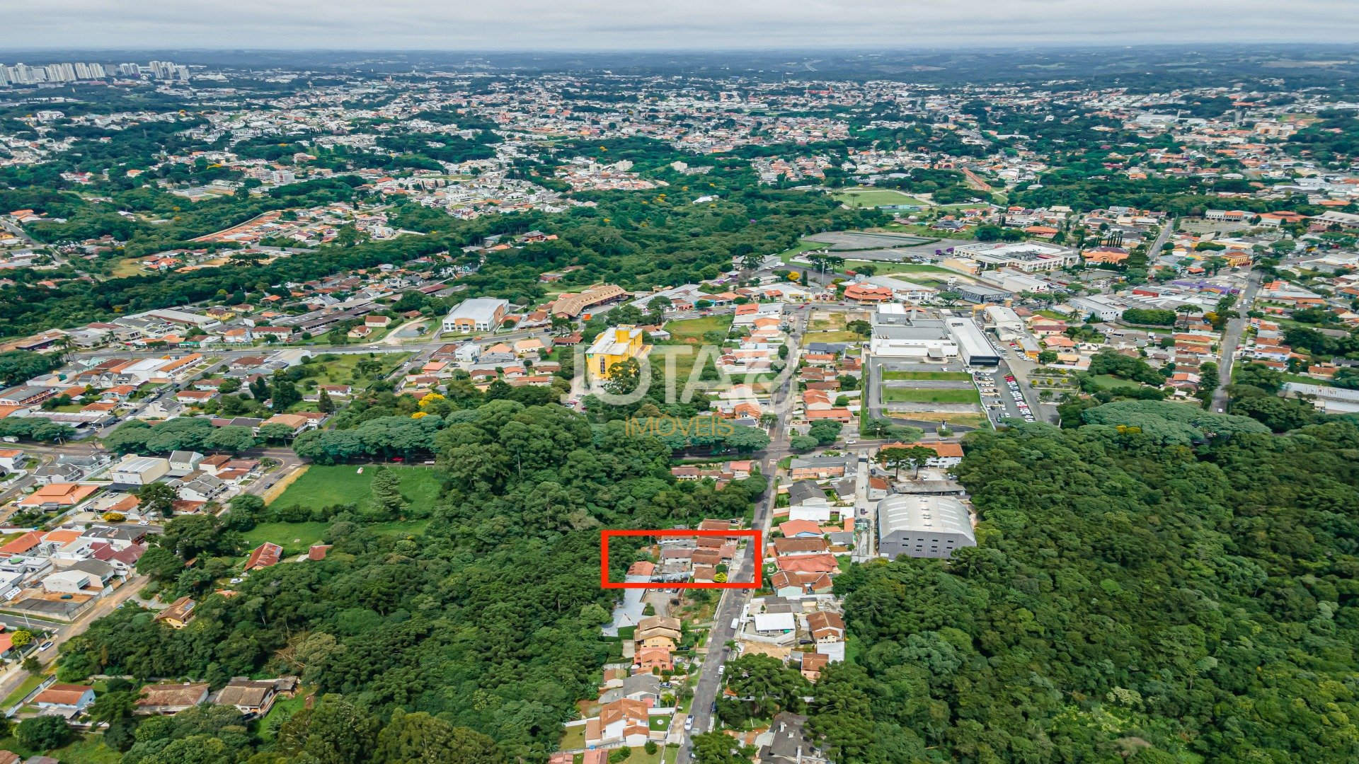 TERRENO COM EXCELENTE LOCALIZAÇÃO EM SANTA FELICIDADE