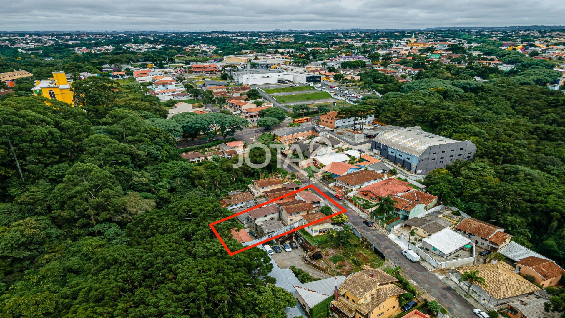 TERRENO COM EXCELENTE LOCALIZAÇÃO EM SANTA FELICIDADE