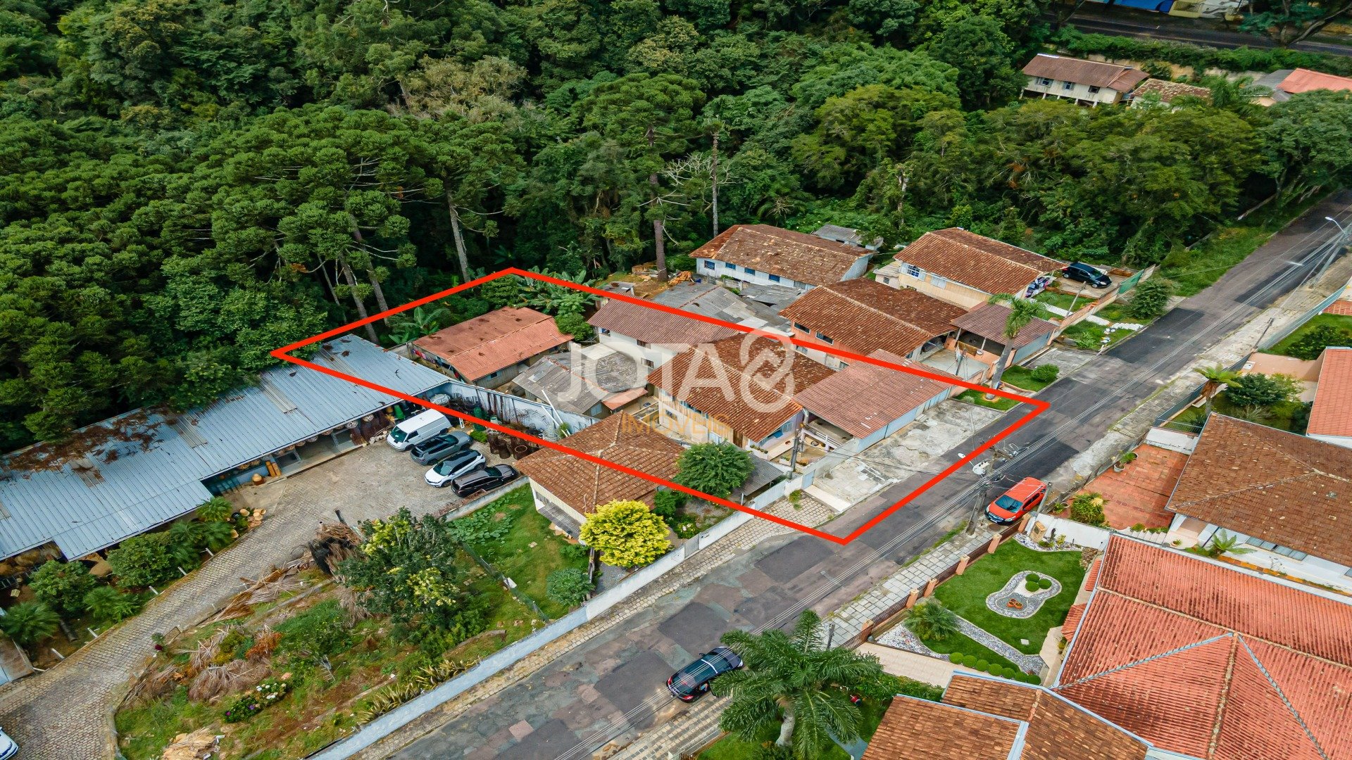 TERRENO COM EXCELENTE LOCALIZAÇÃO EM SANTA FELICIDADE