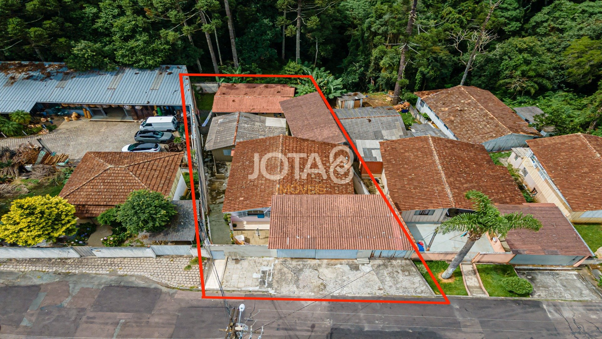 TERRENO COM EXCELENTE LOCALIZAÇÃO EM SANTA FELICIDADE