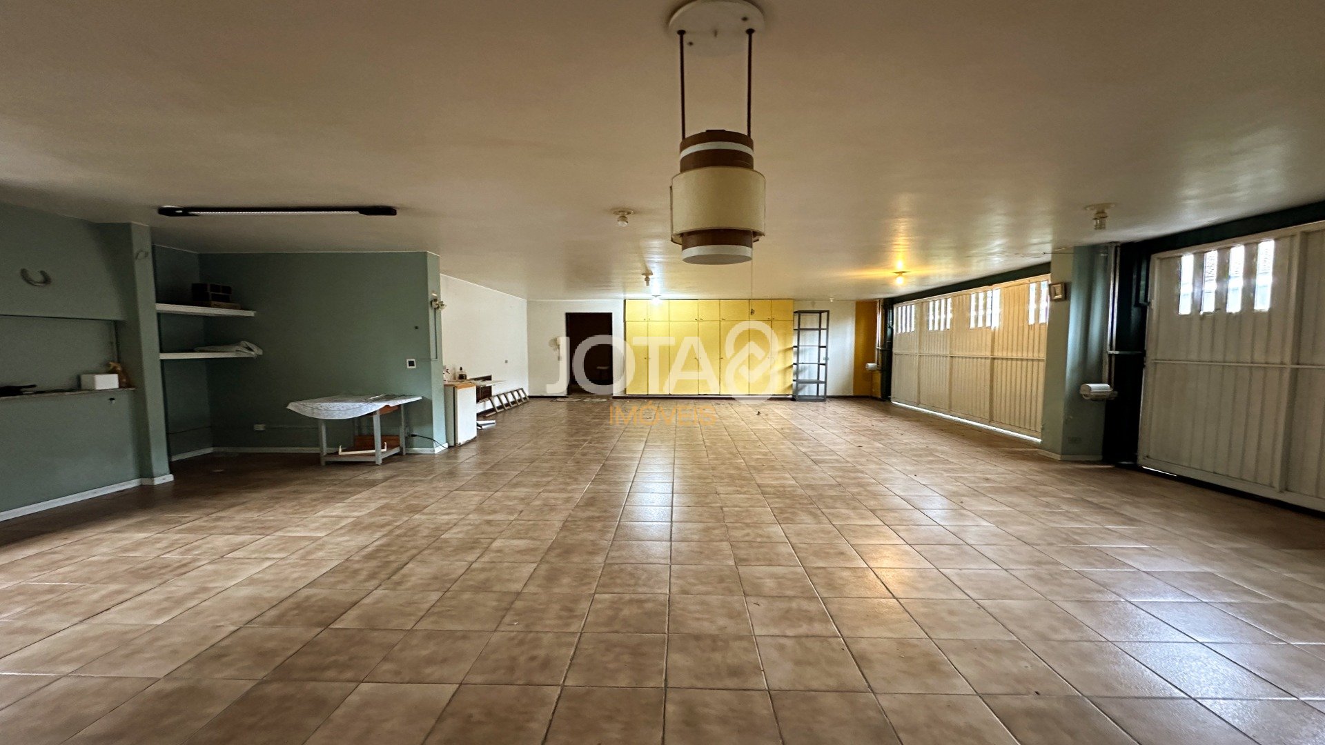 CASA COMERCIAL COM PISCINA PERTO DO BOSQUE ALEMÃO