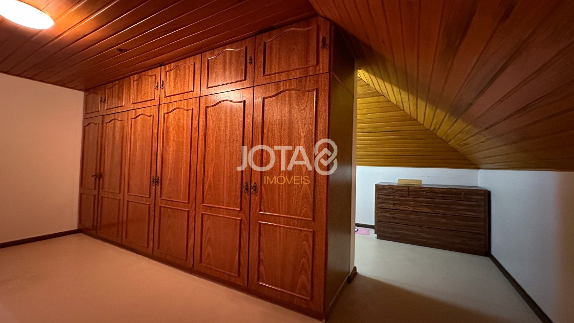 CASA COMERCIAL COM PISCINA PERTO DO BOSQUE ALEMÃO