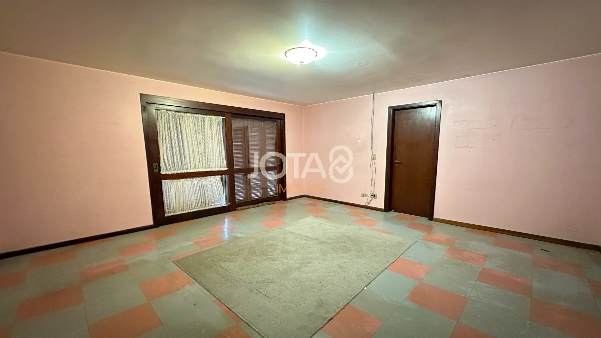 CASA COMERCIAL COM PISCINA PERTO DO BOSQUE ALEMÃO