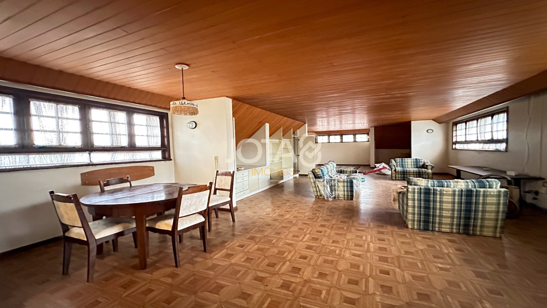 CASA COMERCIAL COM PISCINA PERTO DO BOSQUE ALEMÃO