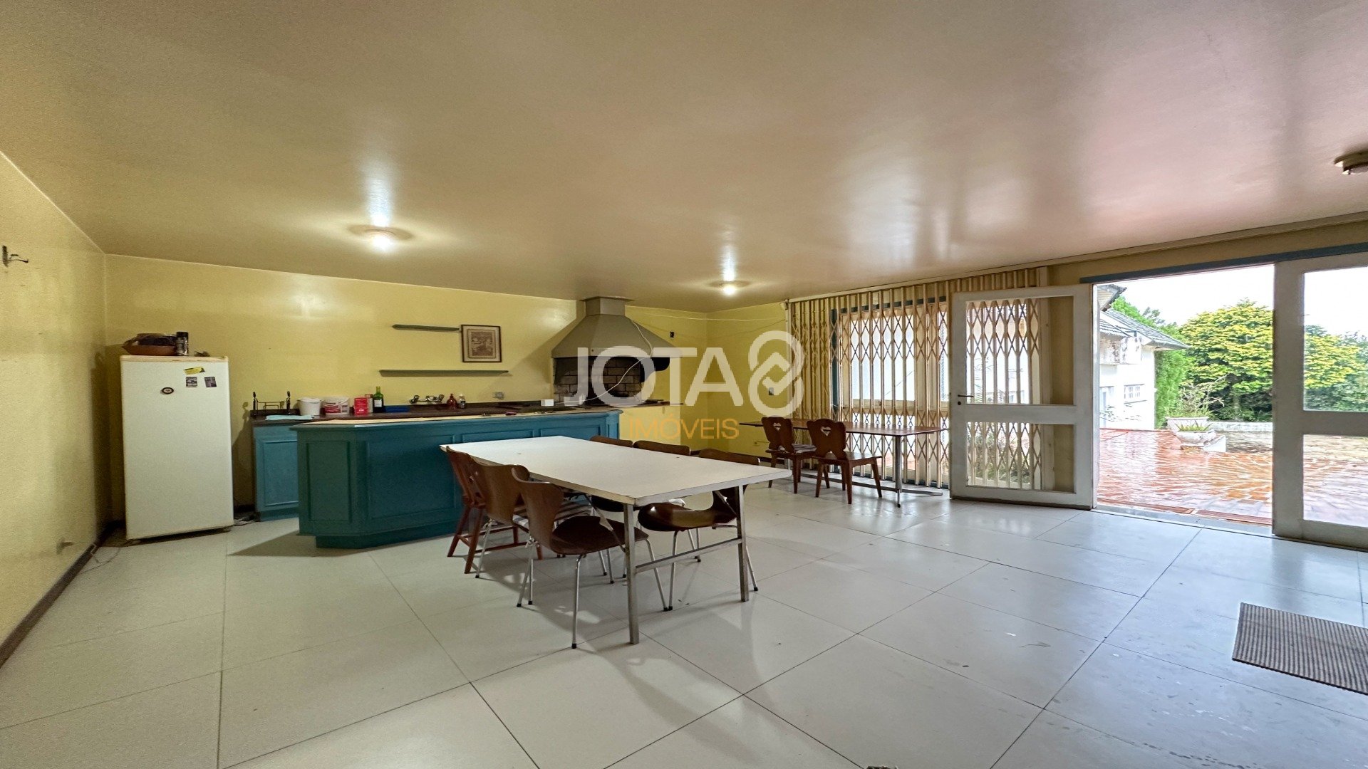 CASA COMERCIAL COM PISCINA PERTO DO BOSQUE ALEMÃO