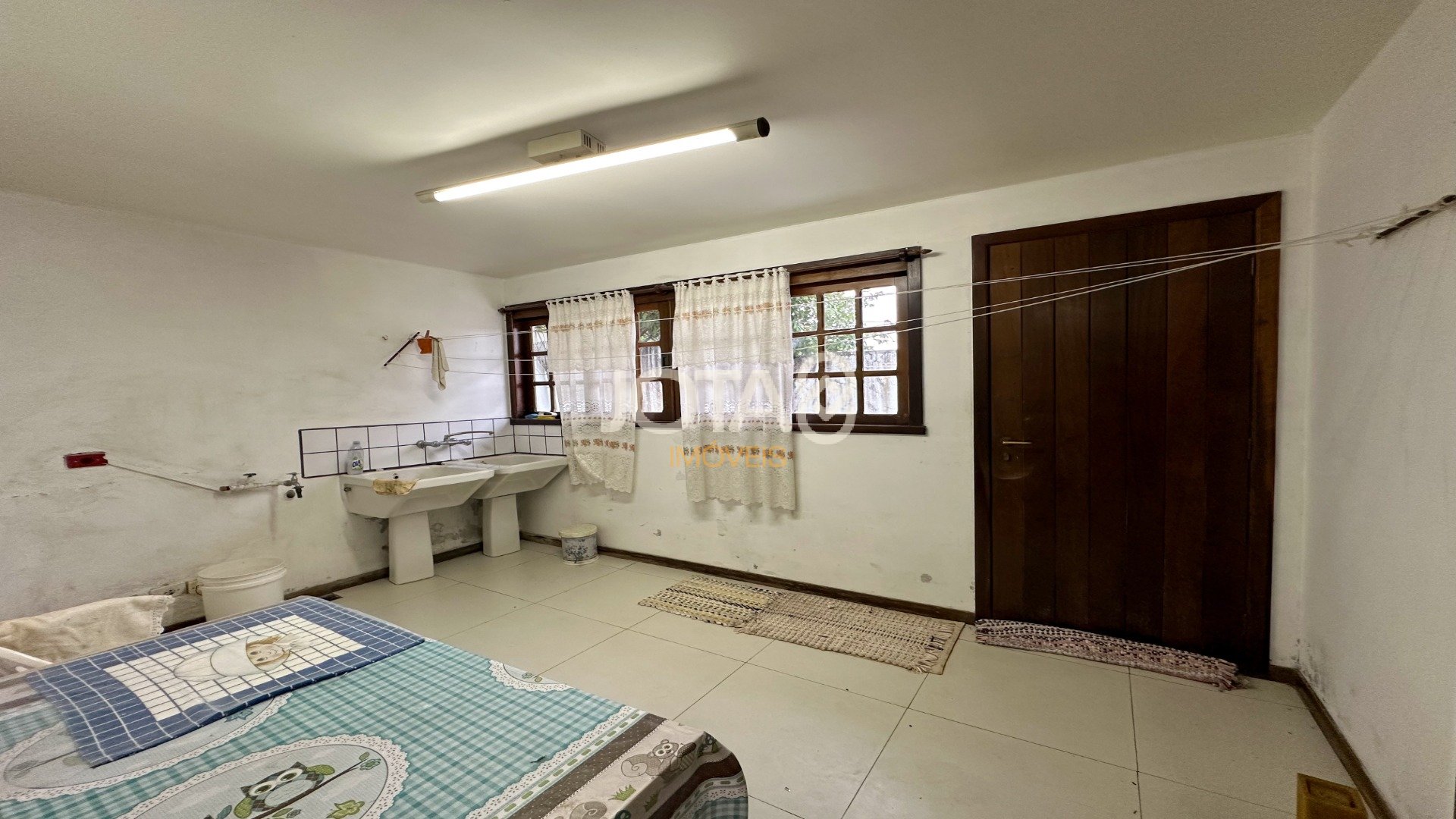 CASA COMERCIAL COM PISCINA PERTO DO BOSQUE ALEMÃO