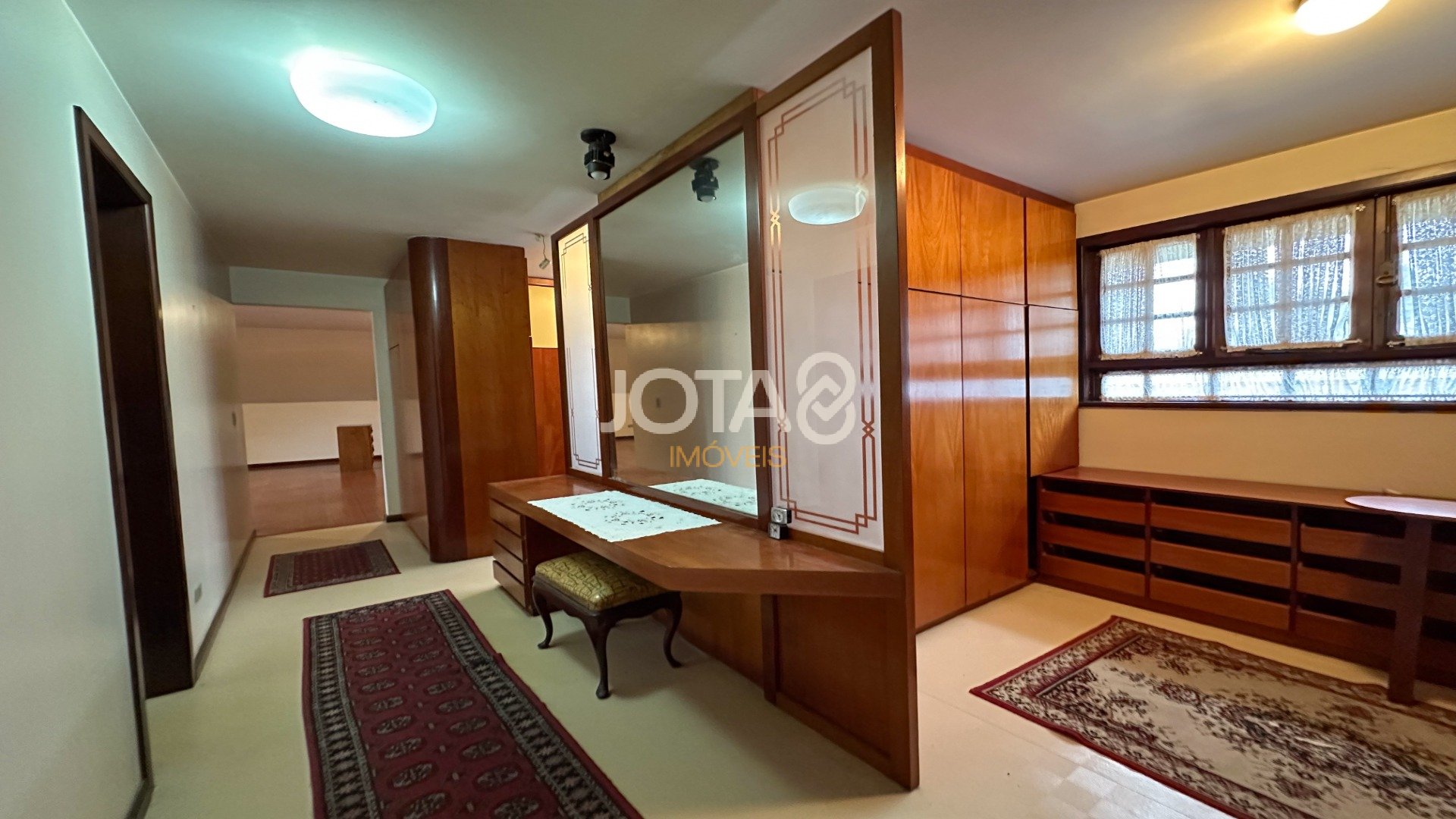 CASA COMERCIAL COM PISCINA PERTO DO BOSQUE ALEMÃO