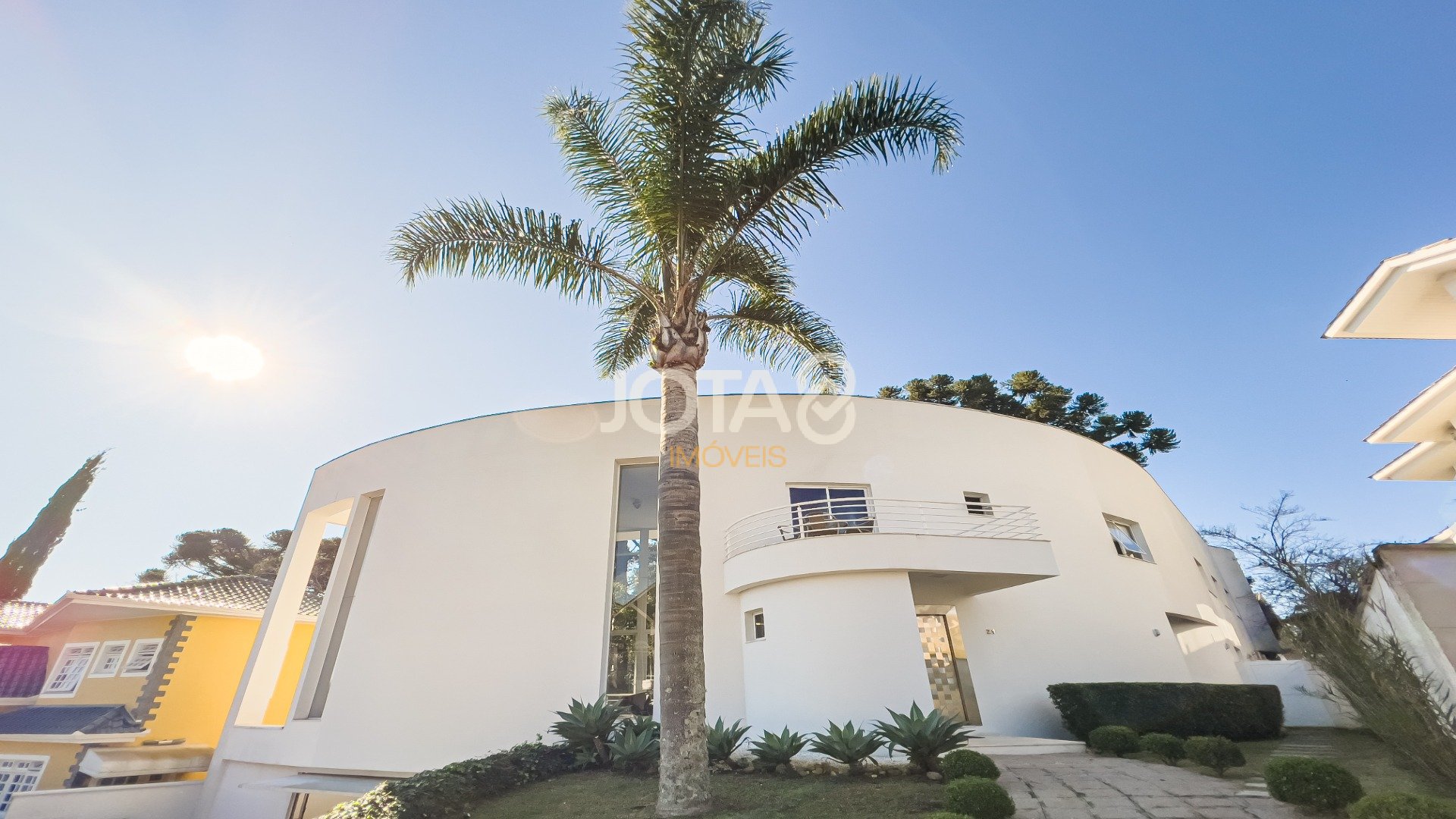 CASA EM CONDOMÍNIO FECHADO COM 4 DORMITÓRIOS
