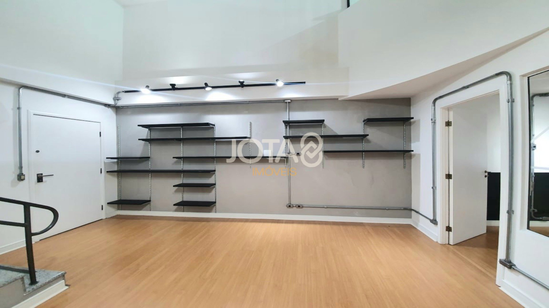 EXCELENTE CONJUNTO COMERCIAL NO CENTRO