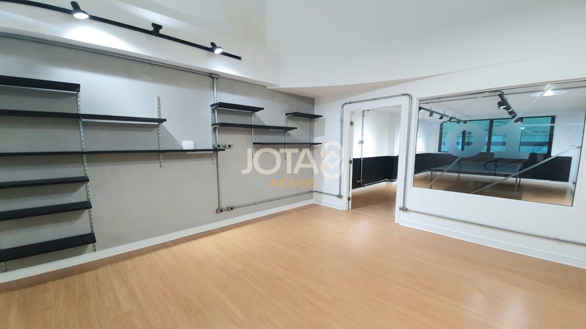 EXCELENTE CONJUNTO COMERCIAL NO CENTRO