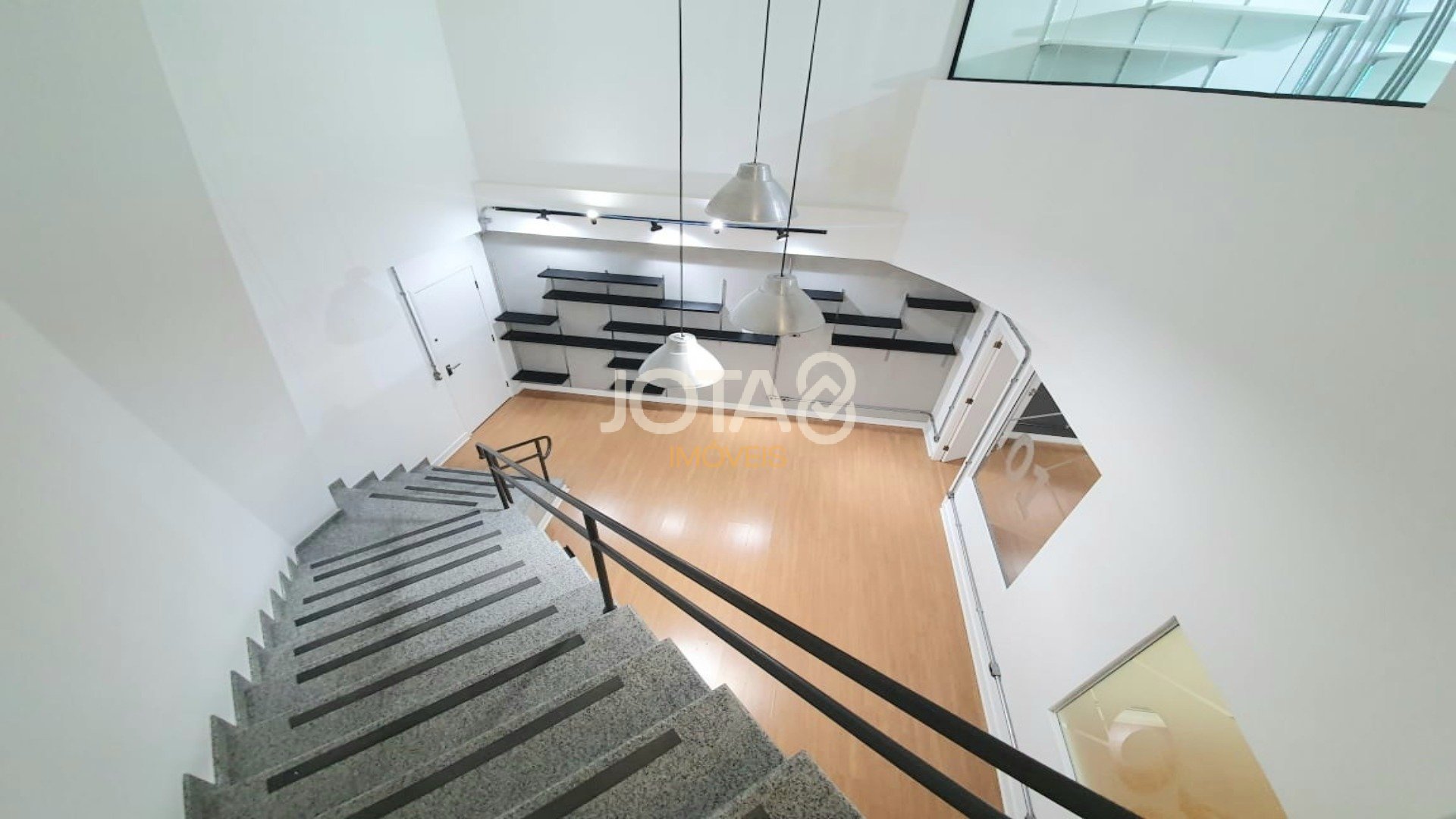 EXCELENTE CONJUNTO COMERCIAL NO CENTRO
