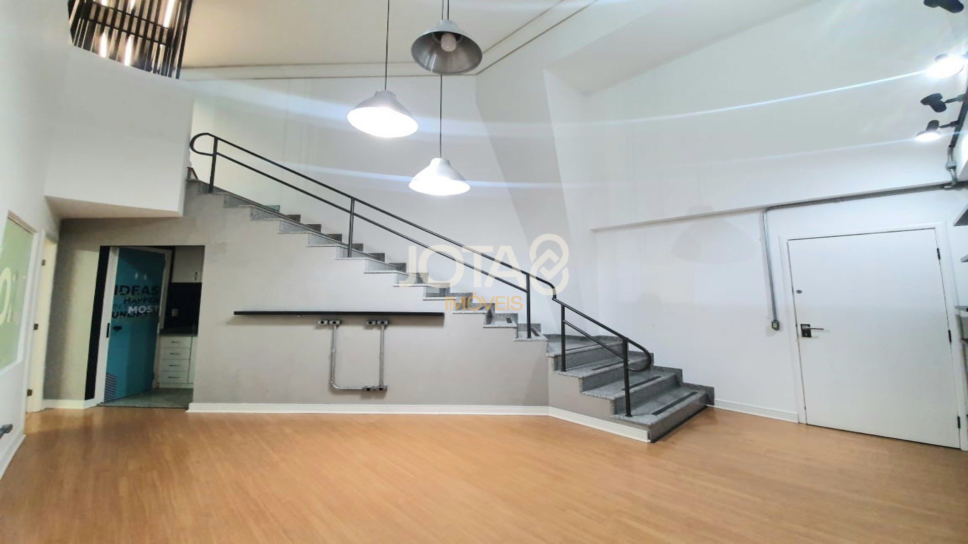 EXCELENTE CONJUNTO COMERCIAL NO CENTRO