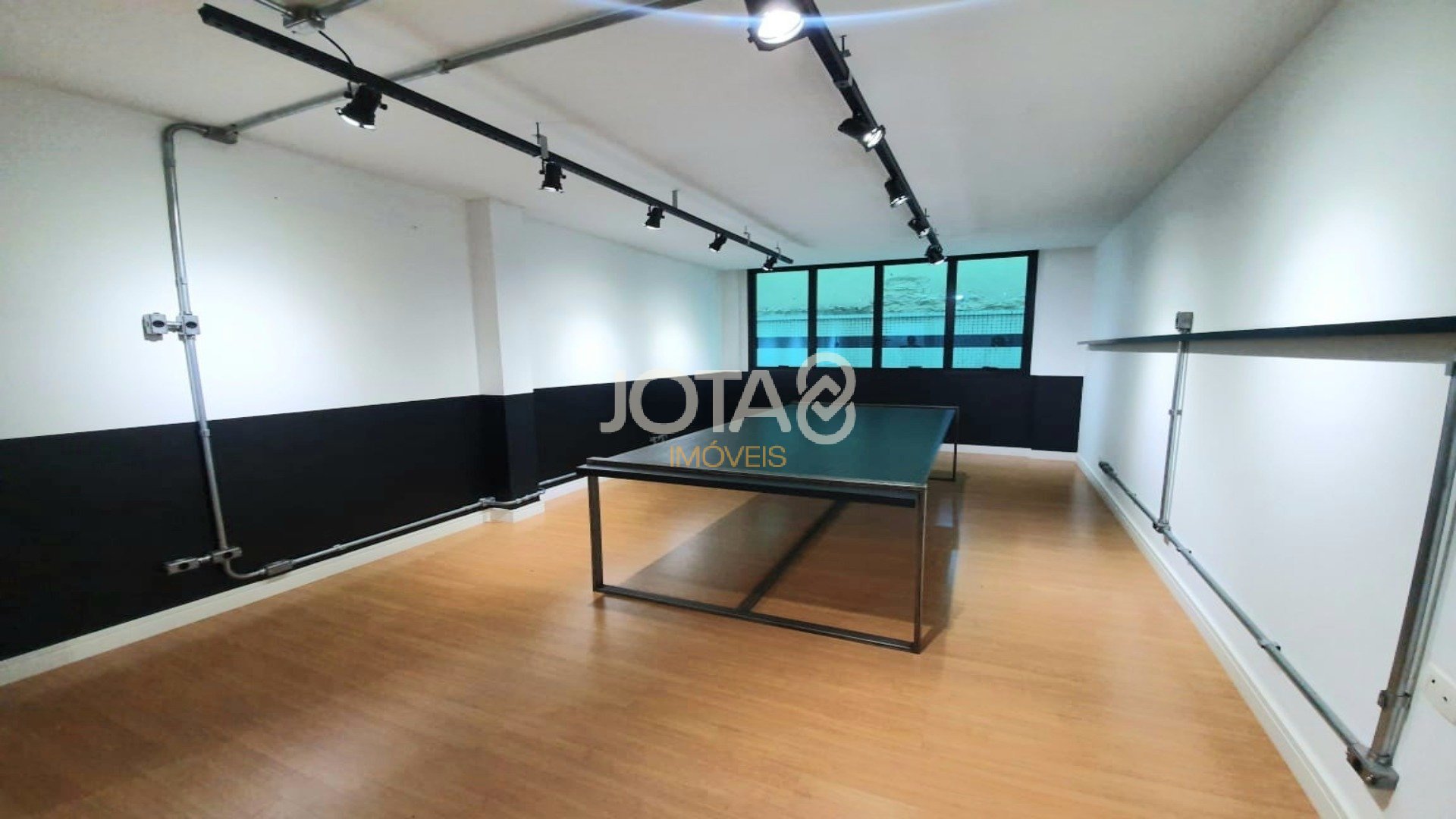 EXCELENTE CONJUNTO COMERCIAL NO CENTRO