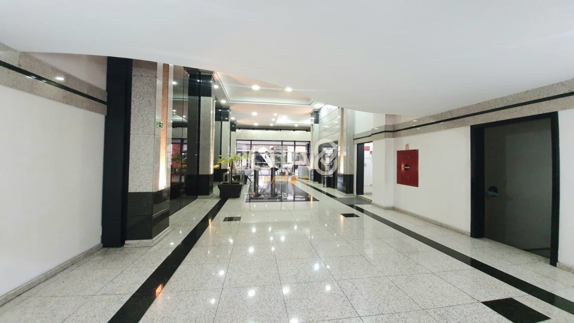 EXCELENTE CONJUNTO COMERCIAL NO CENTRO
