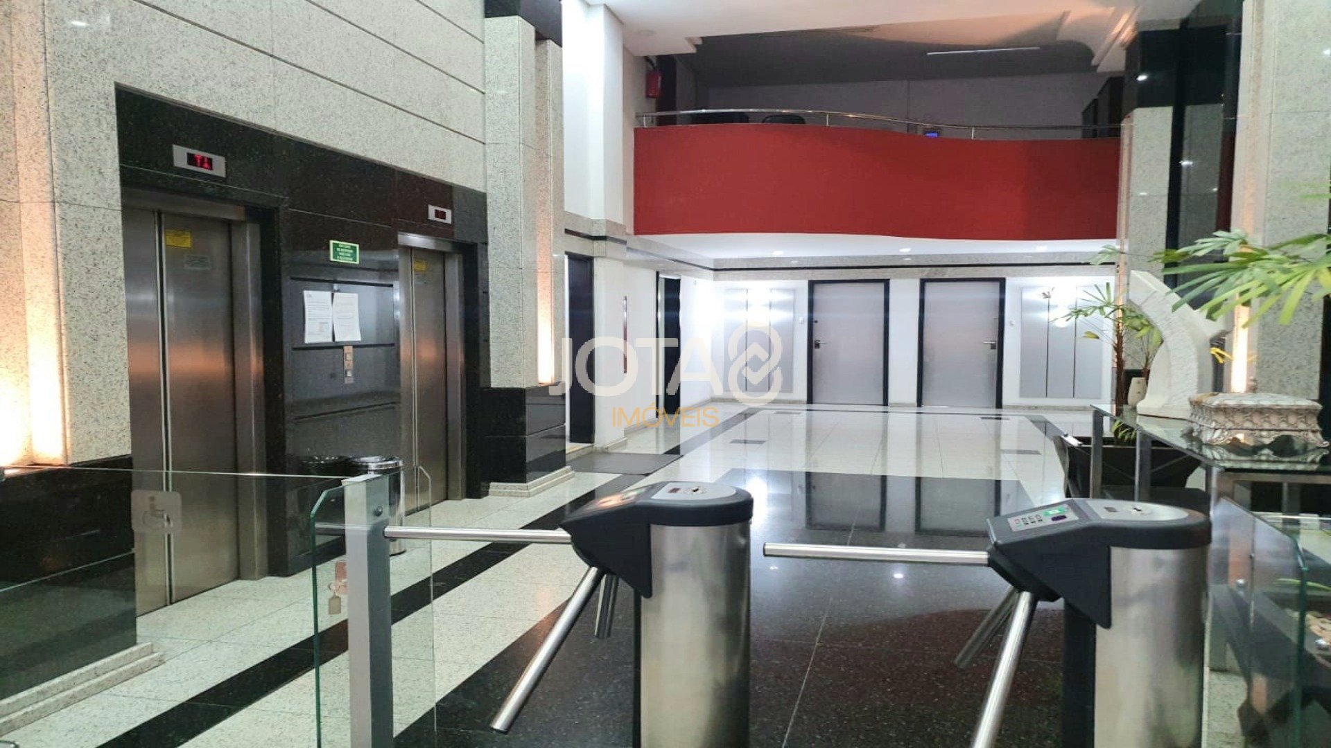 EXCELENTE CONJUNTO COMERCIAL NO CENTRO