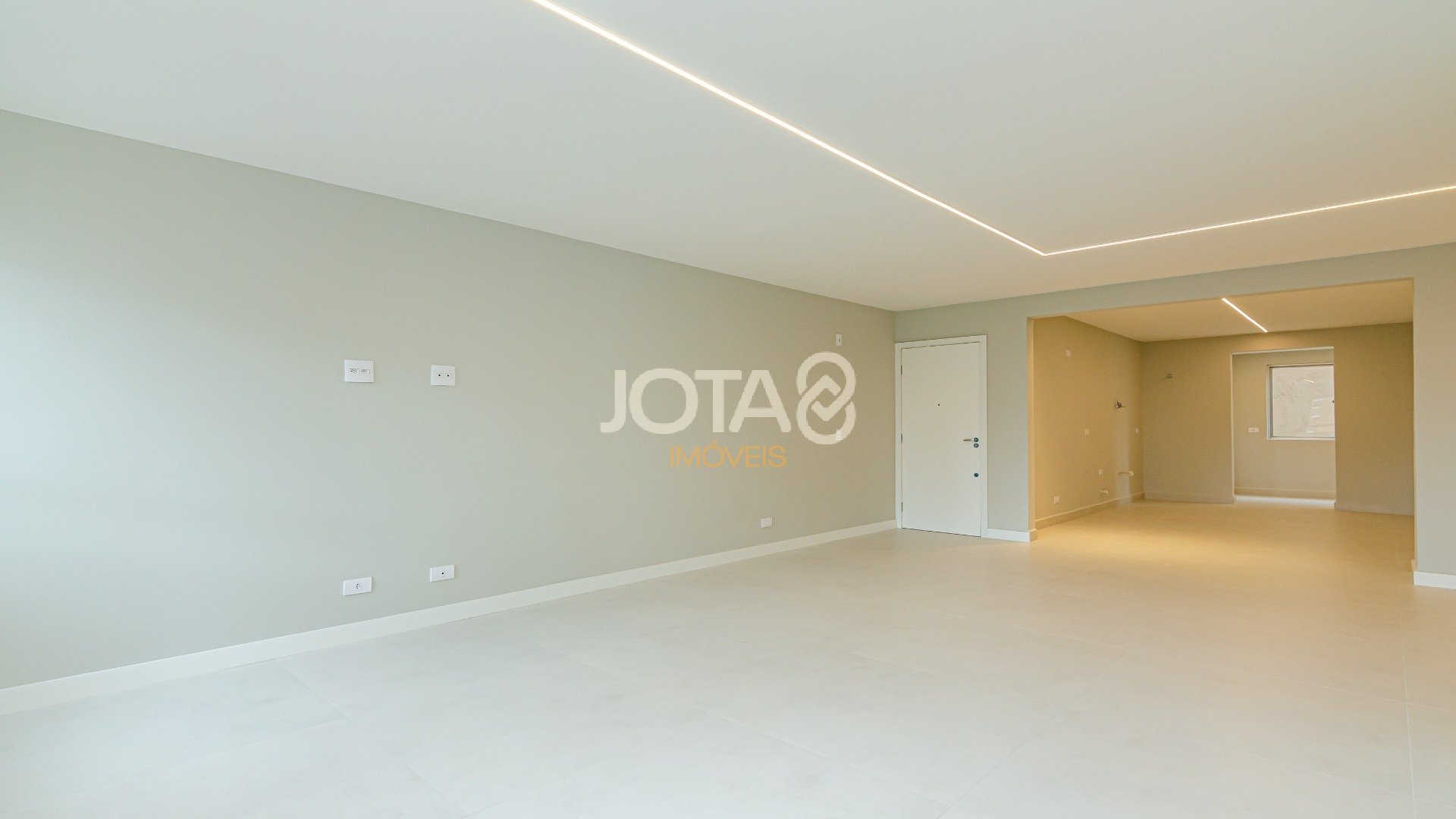 APARTAMENTO TOTALMENTE REFORMADO EM ÓTIMA  LOCALIZAÇÃO