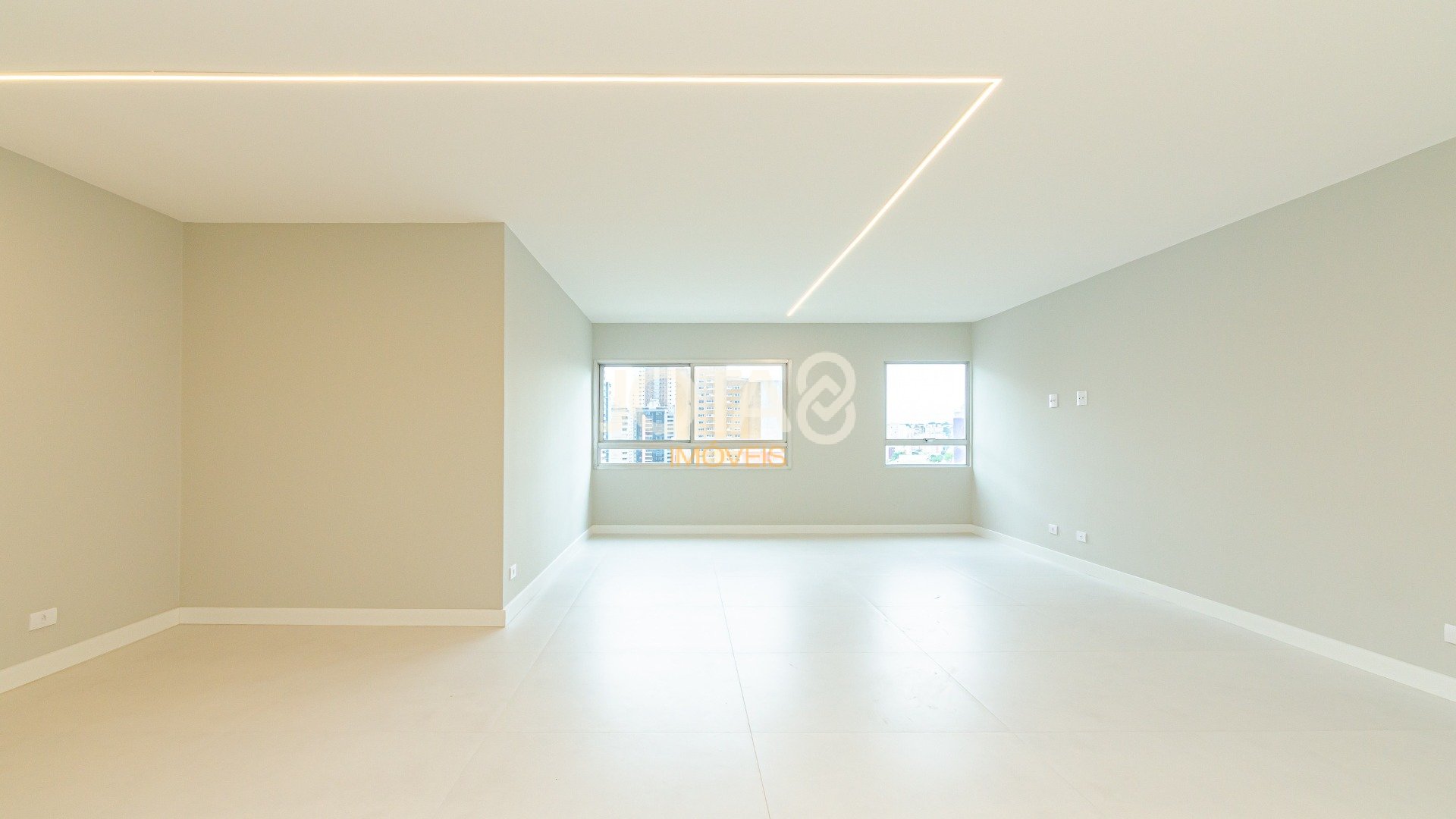 APARTAMENTO TOTALMENTE REFORMADO EM ÓTIMA  LOCALIZAÇÃO
