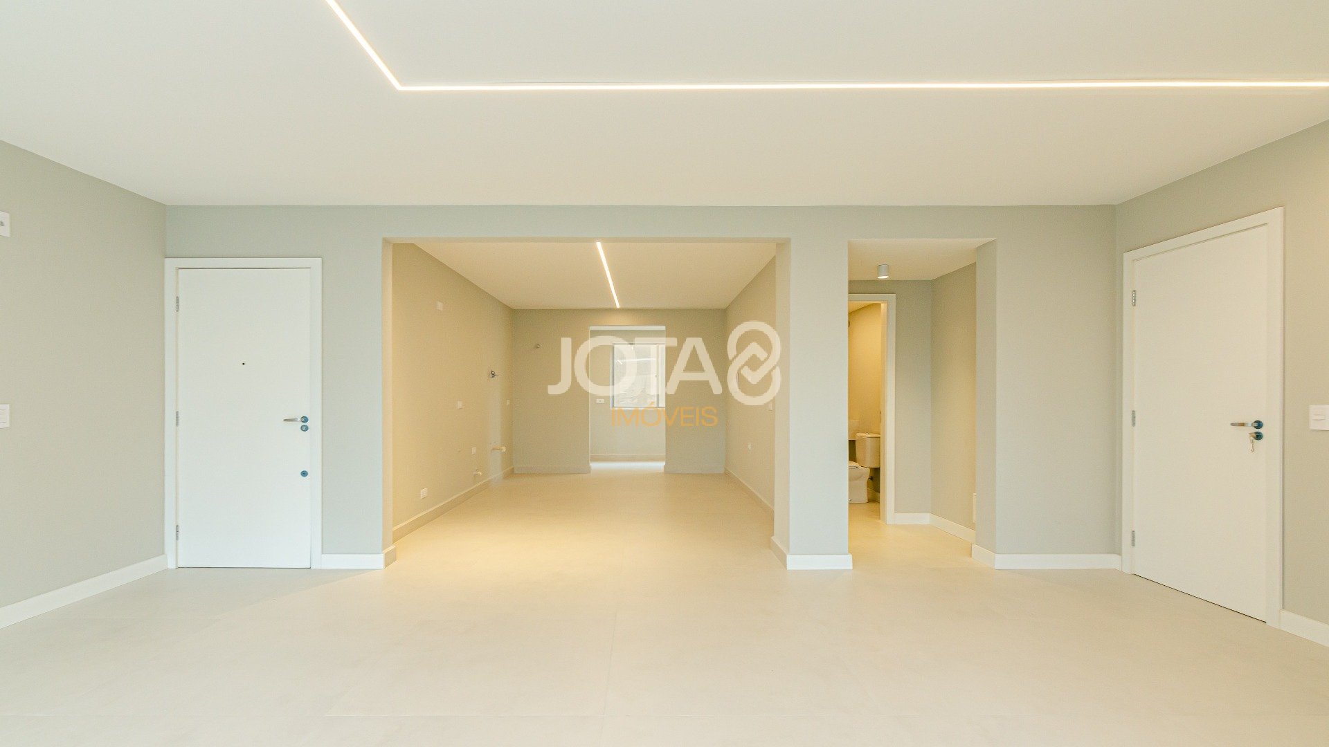 APARTAMENTO TOTALMENTE REFORMADO EM ÓTIMA  LOCALIZAÇÃO