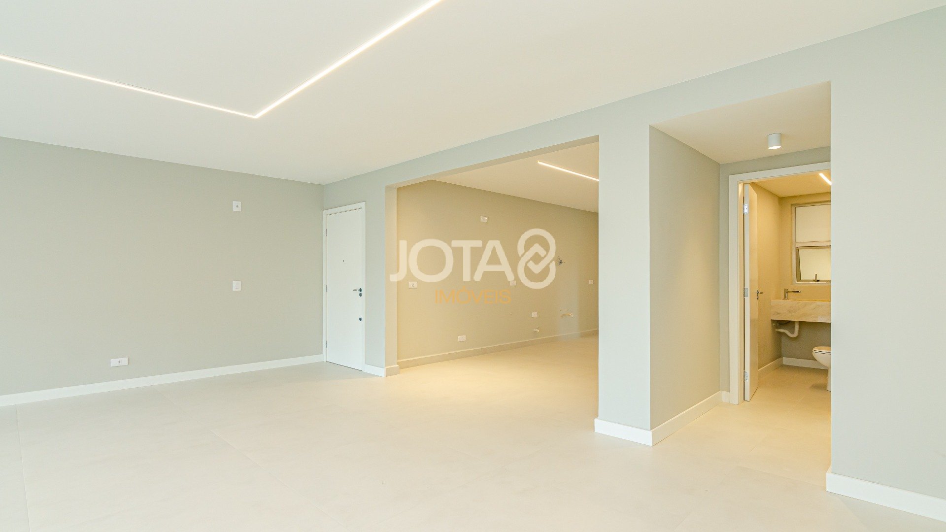 APARTAMENTO TOTALMENTE REFORMADO EM ÓTIMA  LOCALIZAÇÃO