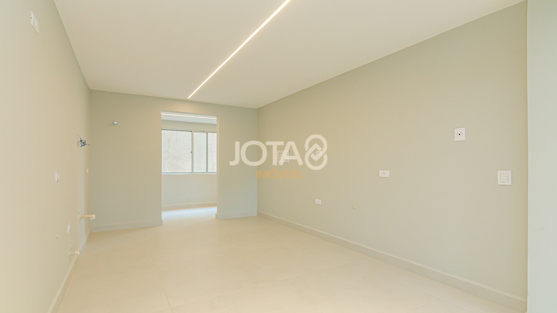 APARTAMENTO TOTALMENTE REFORMADO EM ÓTIMA  LOCALIZAÇÃO