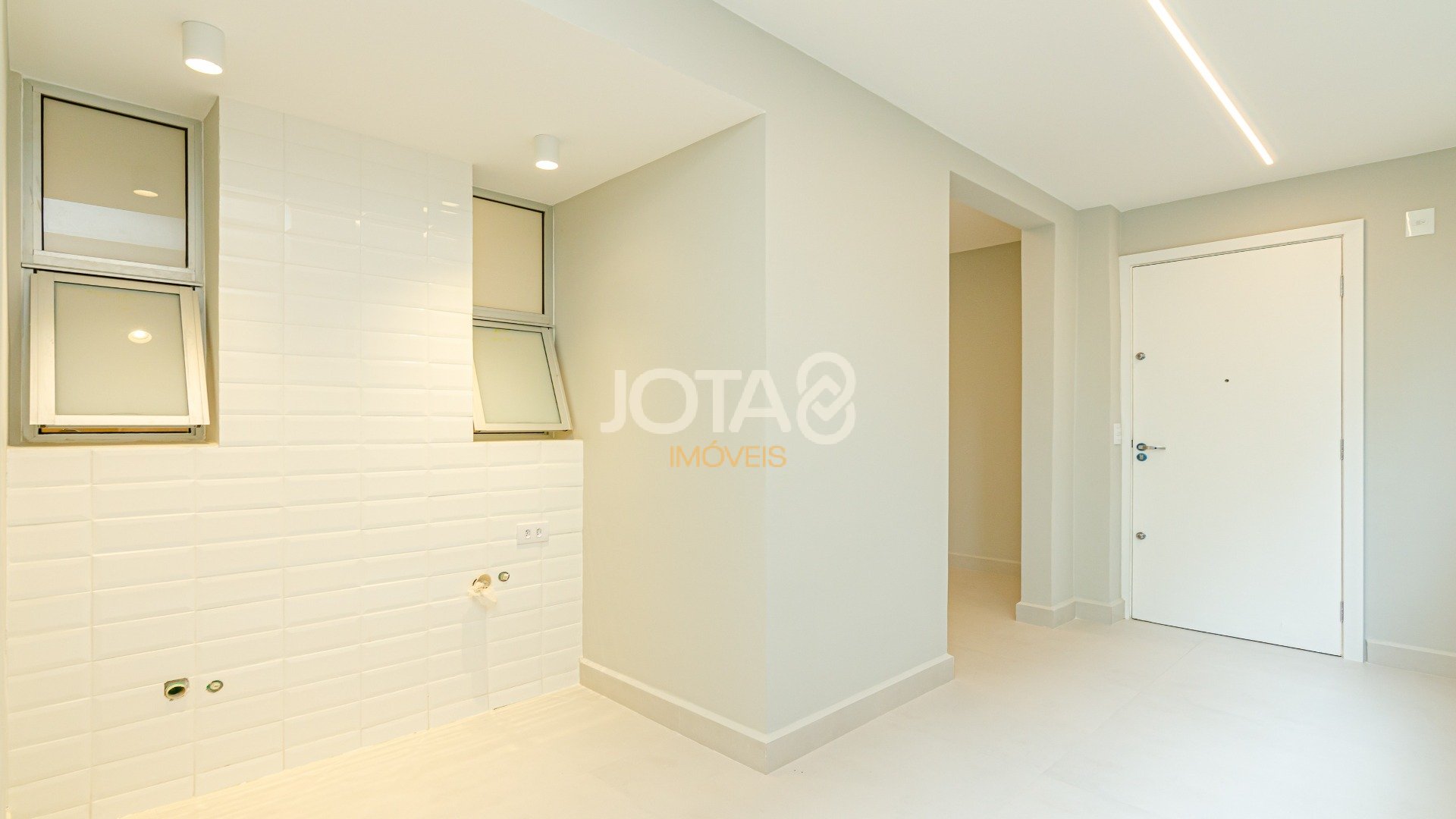APARTAMENTO TOTALMENTE REFORMADO EM ÓTIMA  LOCALIZAÇÃO