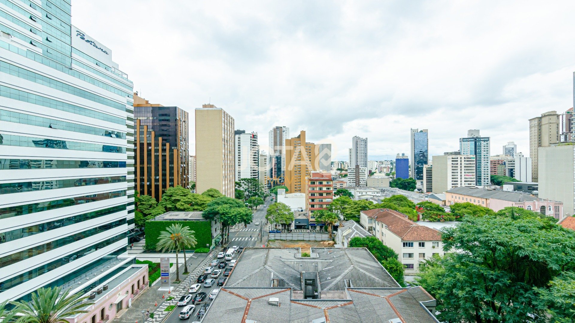 APARTAMENTO TOTALMENTE REFORMADO EM ÓTIMA  LOCALIZAÇÃO