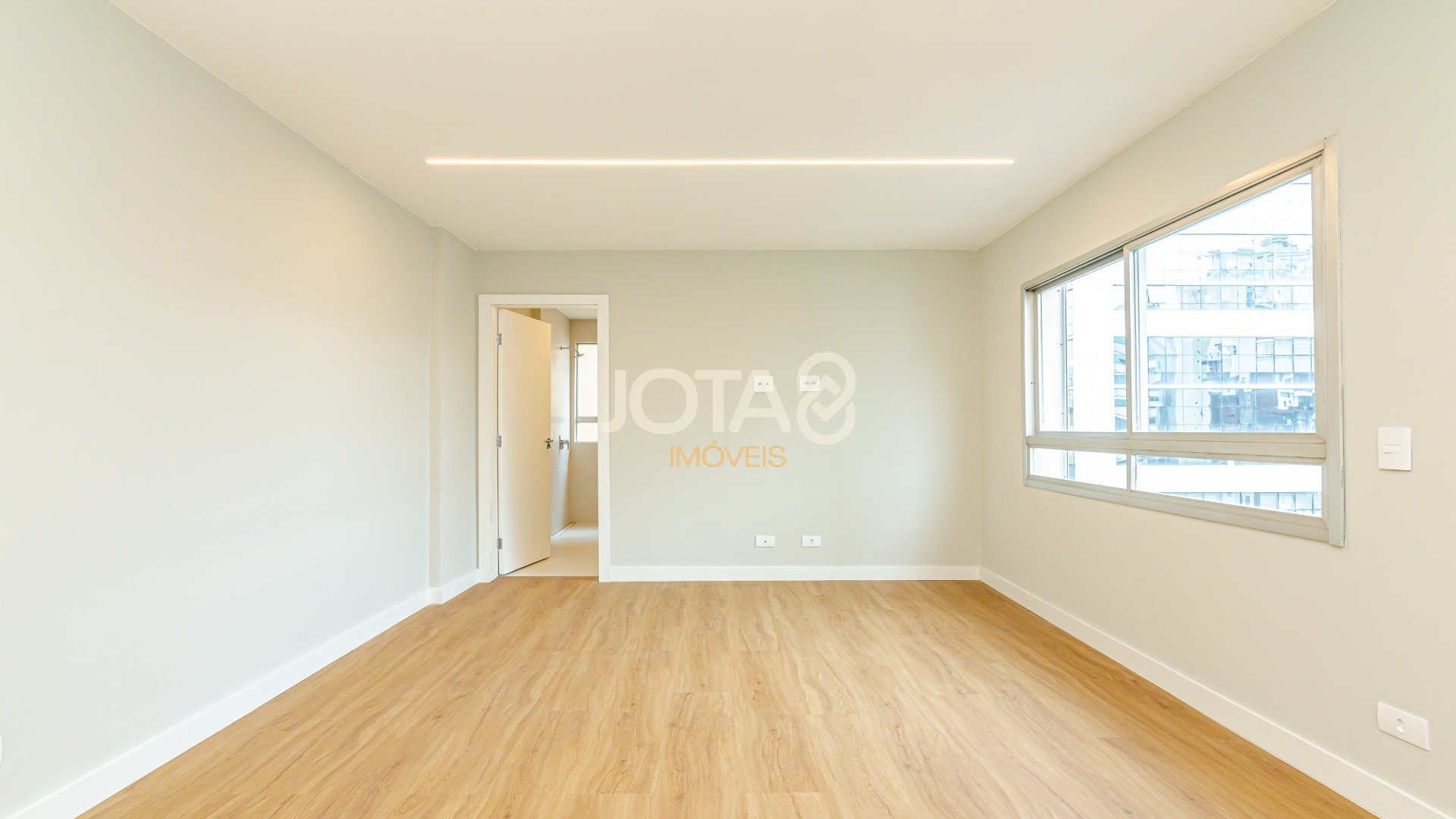 APARTAMENTO TOTALMENTE REFORMADO EM ÓTIMA  LOCALIZAÇÃO