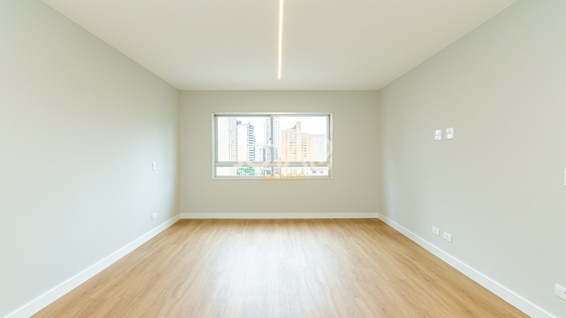 APARTAMENTO TOTALMENTE REFORMADO EM ÓTIMA  LOCALIZAÇÃO