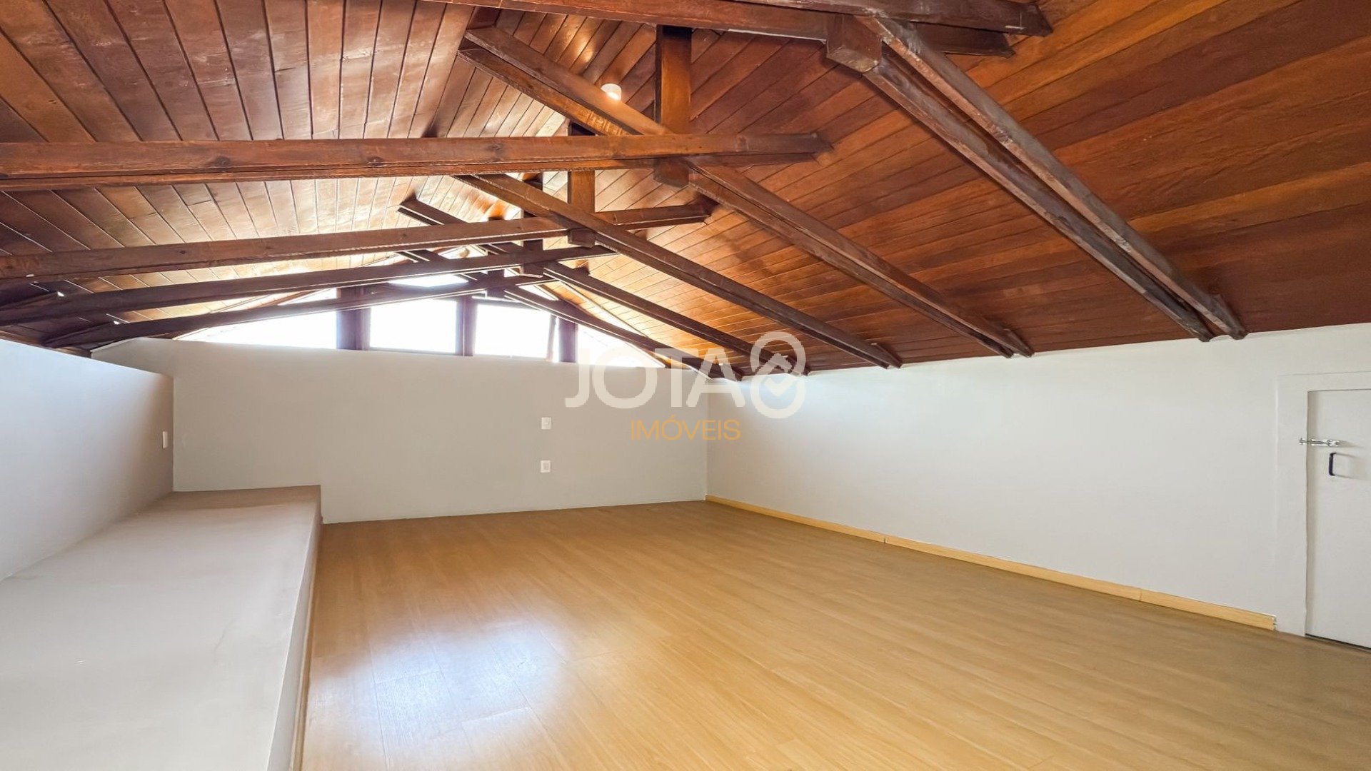 CASA EM CONDOMÍNIO 5 QUARTOS NO SEMINÁRIO