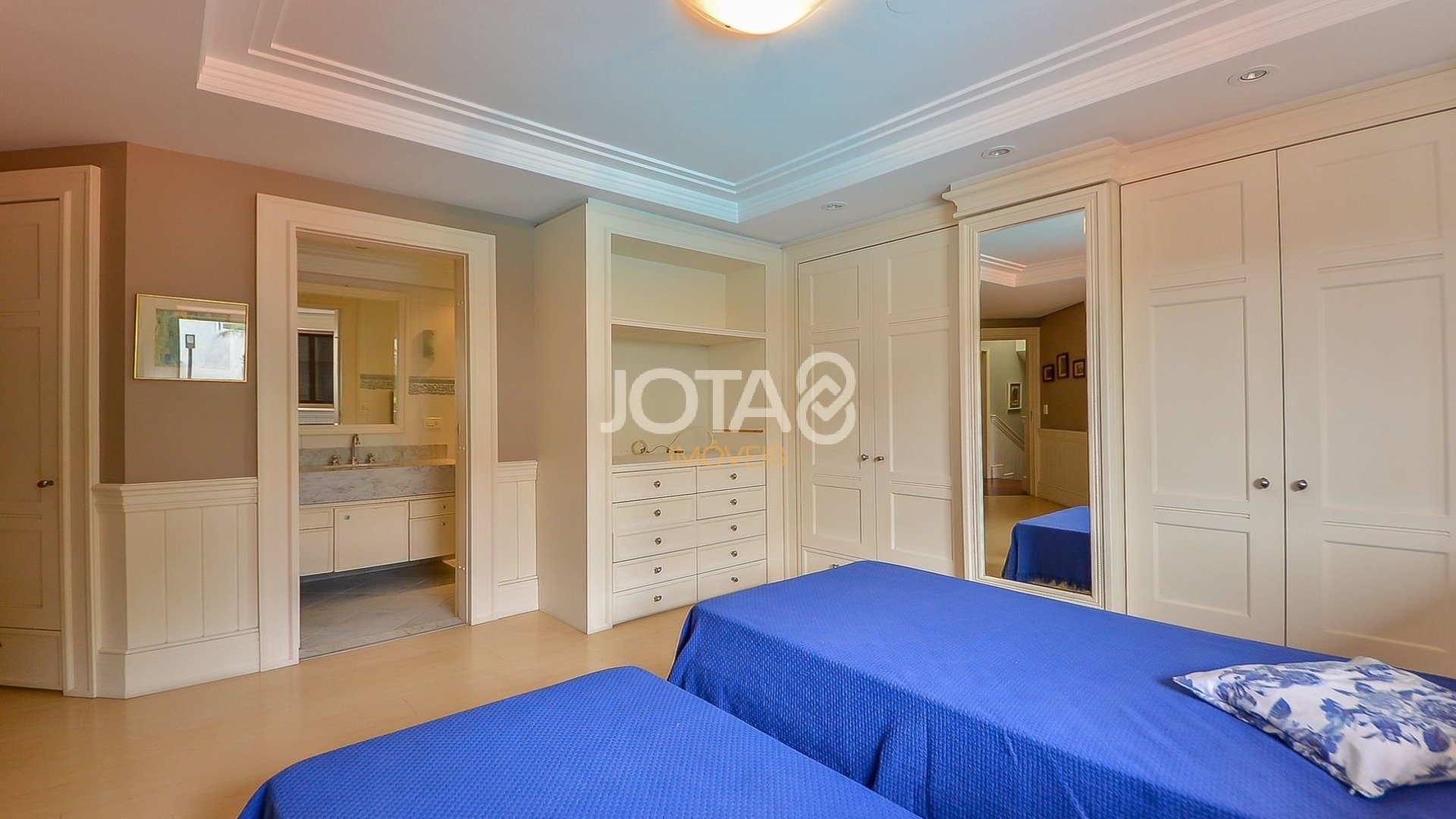 CASA EM CONDOMÍNIO 5 QUARTOS NO SEMINÁRIO