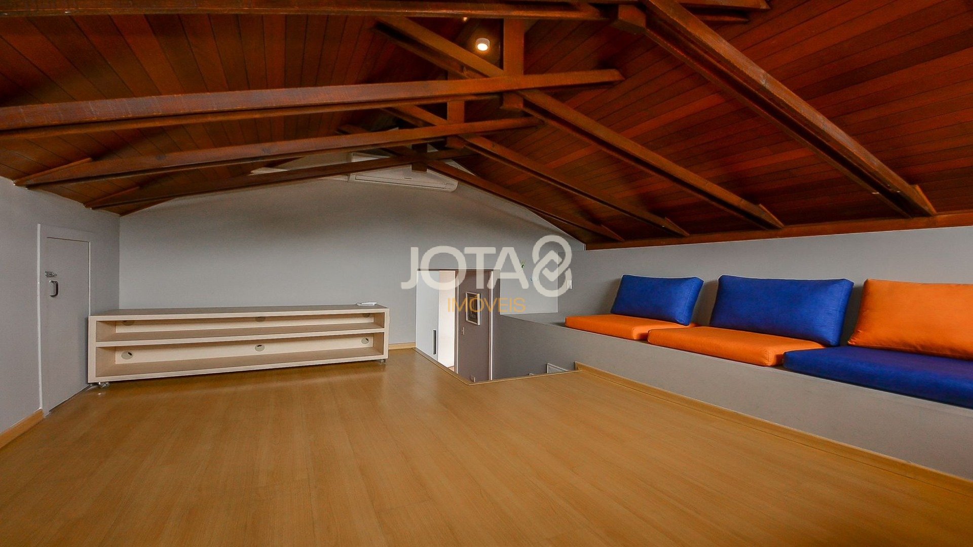 CASA EM CONDOMÍNIO 5 QUARTOS NO SEMINÁRIO